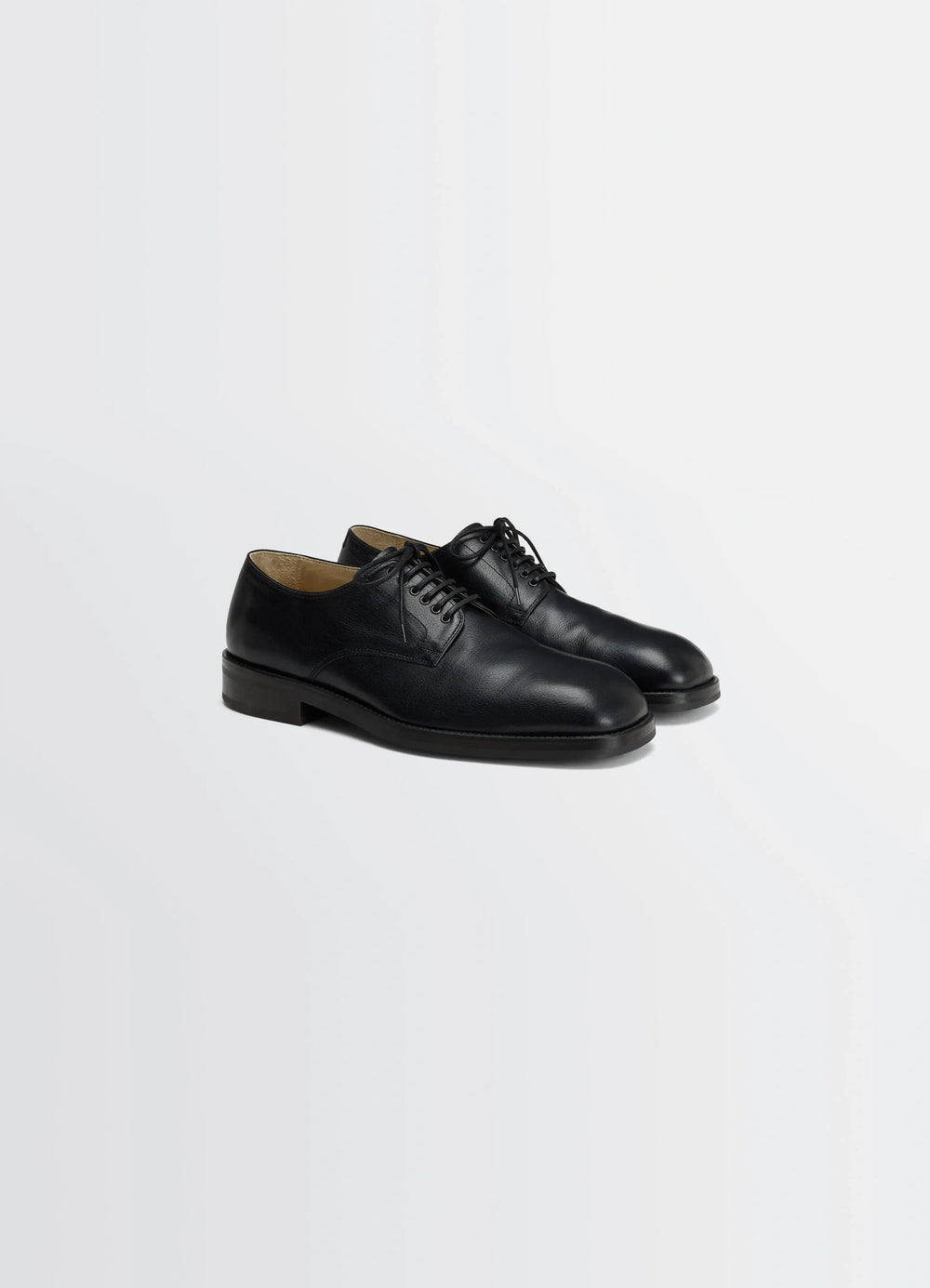 Derbies in Glossy LWG Gold-certified buffalo l, product shot, top view lace-up design