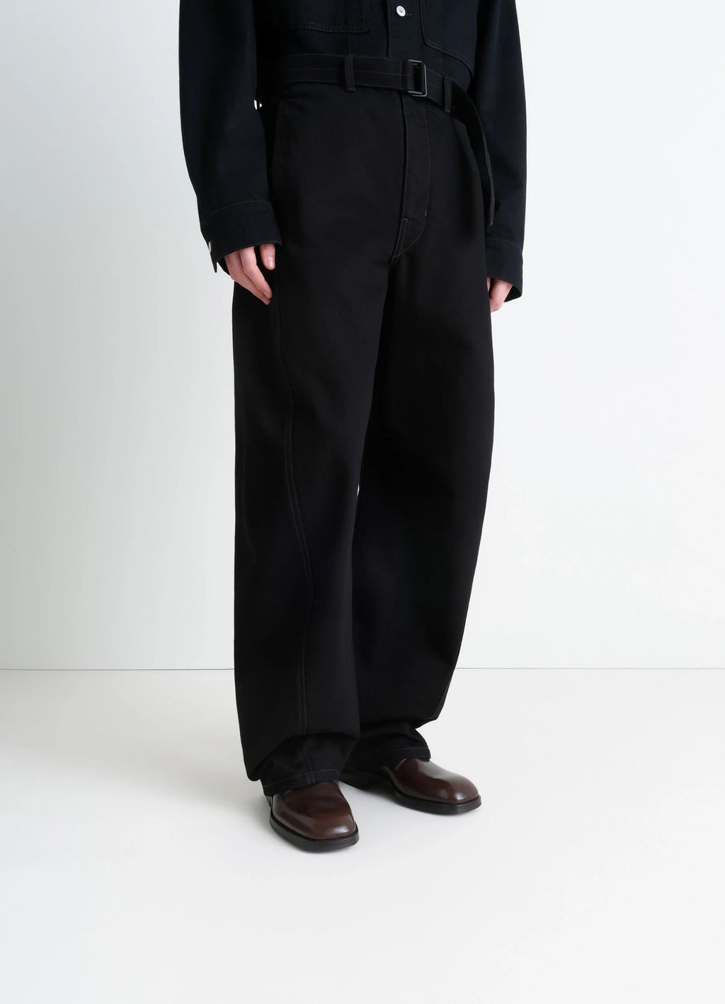 Derbies in Glossy Buffalo Leather, model shot, lower body porte wide leg fit