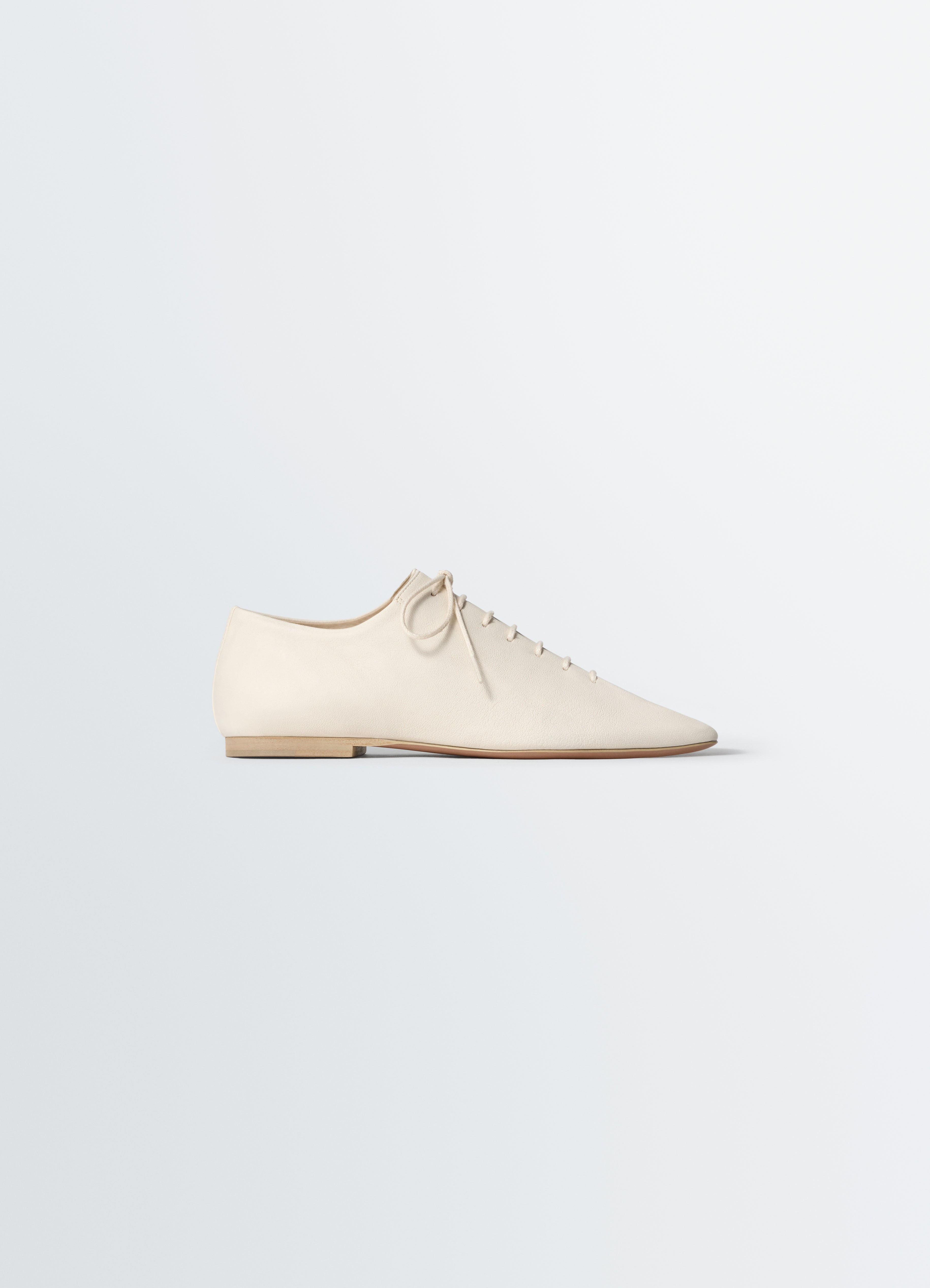 新品 LEMAIRE(ルメール) SOURIS 55 クラシックダービー 39 SOURIS フラットクラシックダービー - ホワイト - Washed Nappa