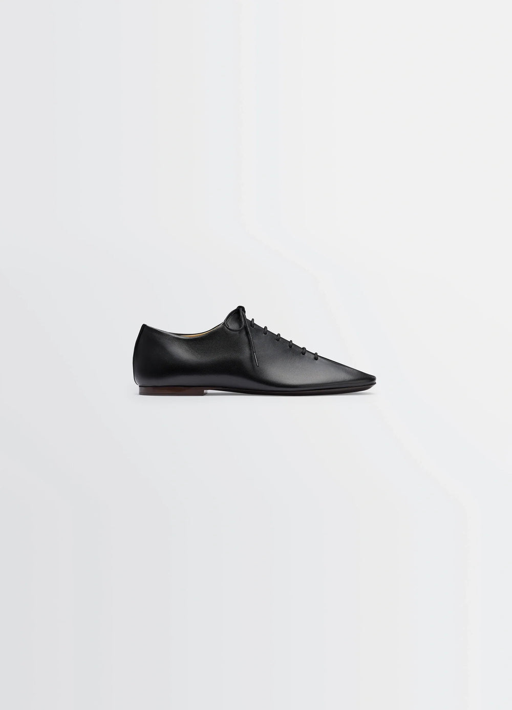 Souris Flat Classic Derbies in Black Nappa Lambskin Leather, product shot, Side view Single piece upper
