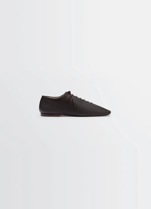 Souris Flat Classic Derbies in Washed Nappa Lambskin Leather, product shot, Side view Sleek flat design