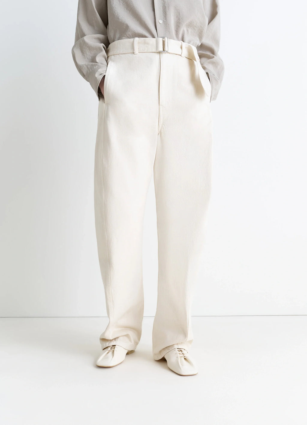 Souris Flat Classic Derbies in LWG Gold-certified washed nappa lam, model shot, front view slightly pointed toe