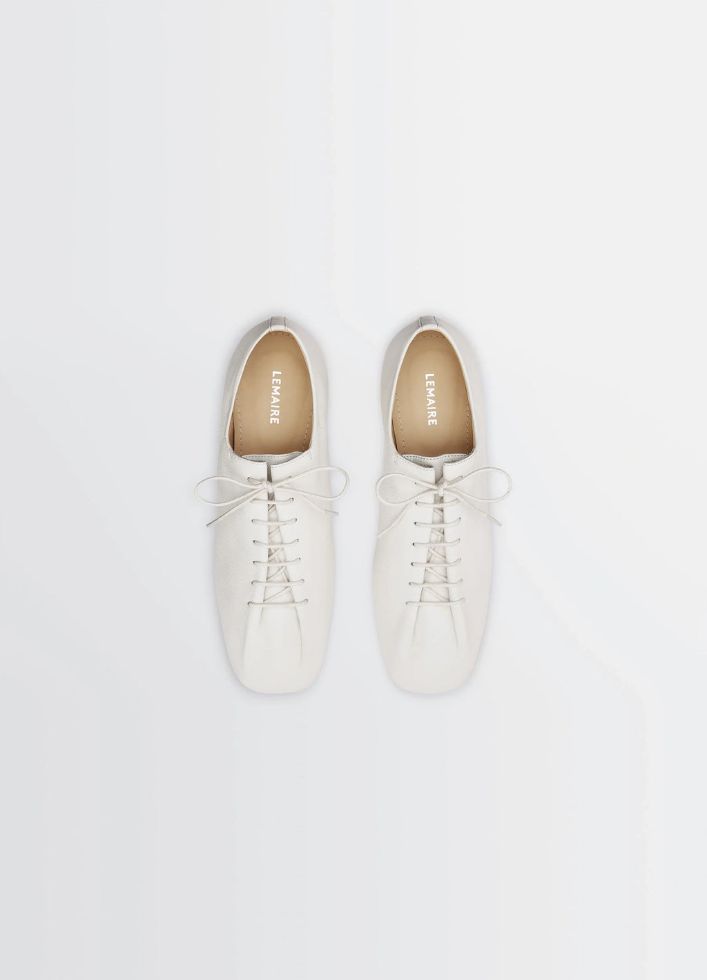 Souris Flat Classic Derbies in LWG Gold-certified washed nappa lam, product shot, top view lace-up detail, symmetry