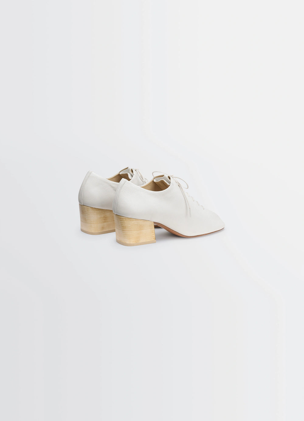 SOURIS CLASSIC DERBIES 55 in Washed Nappa Lambskin Leather, product shot, rear angled view folded heel counter