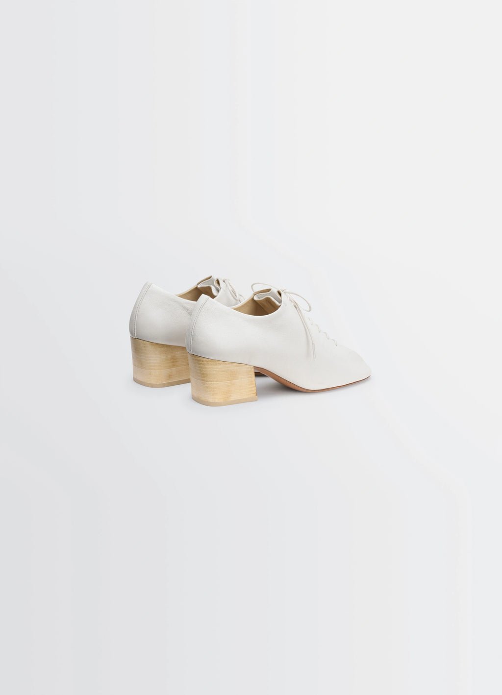 SOURIS CLASSIC DERBIES 55 in Washed Nappa Lambskin Leather, product shot, rear angled view folded heel counter