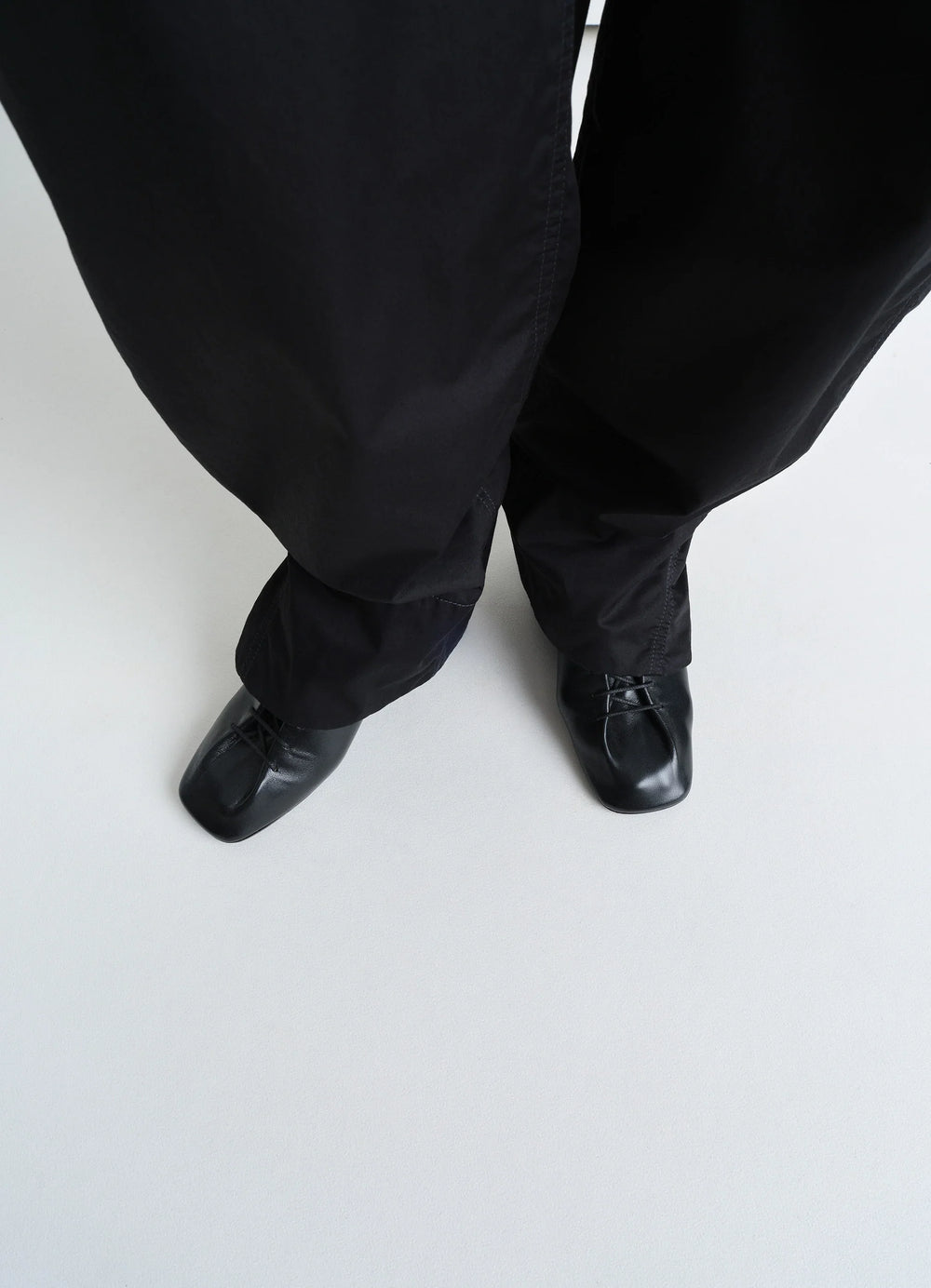 Souris Classic Derbies 55 in Black Nappa Lamb Leather, model shot, top-down view square toe lace-up