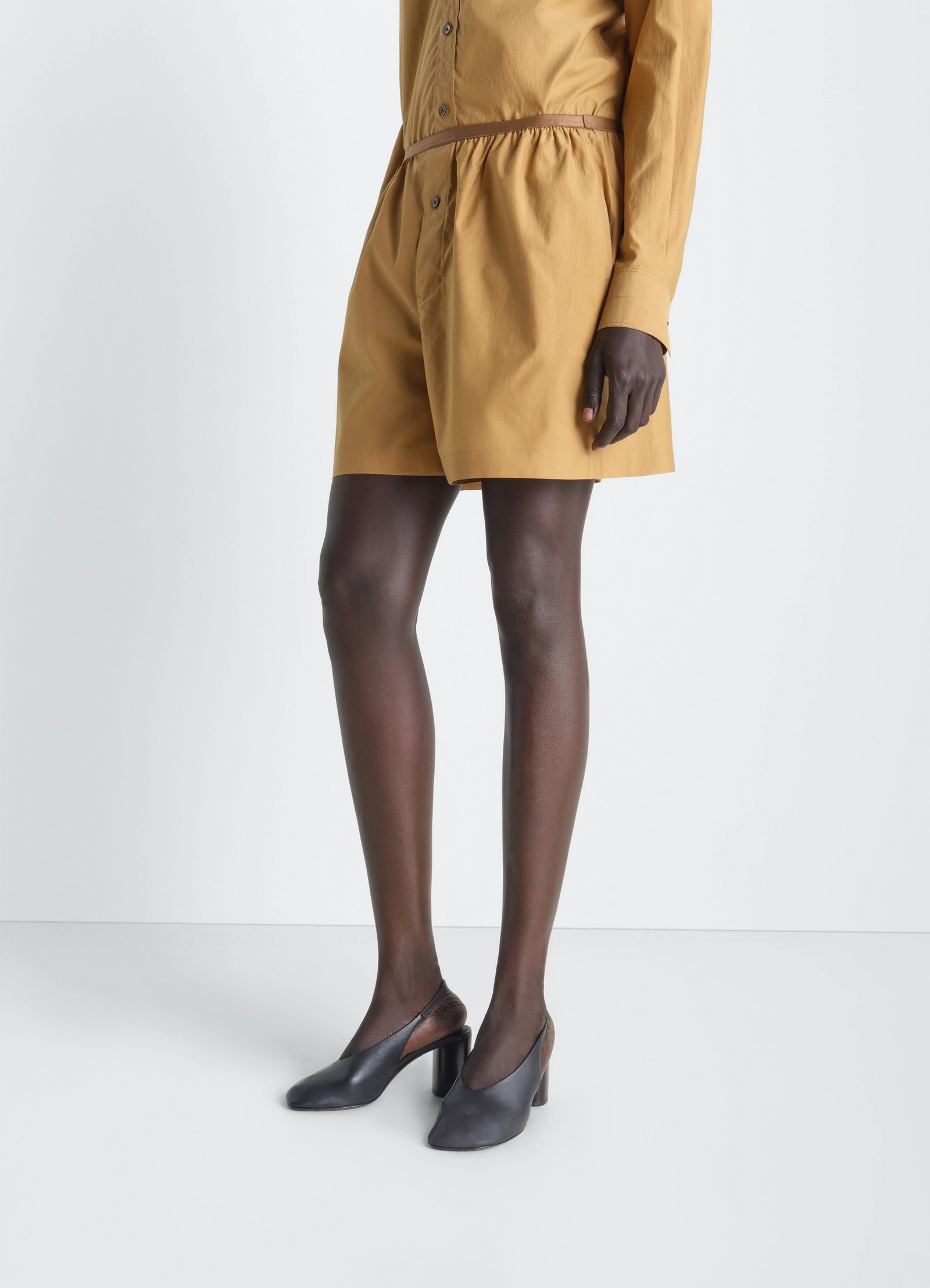 Glove slingback pumps 80 mm heel in leather, model shot, front view worn by model