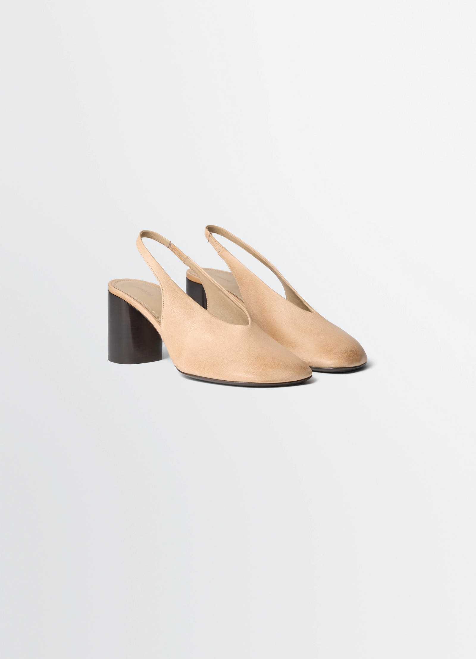 Glove slingback pumps 80 mm heel in washed buffalo leather, product shot, angled top view chunky heel, slingback