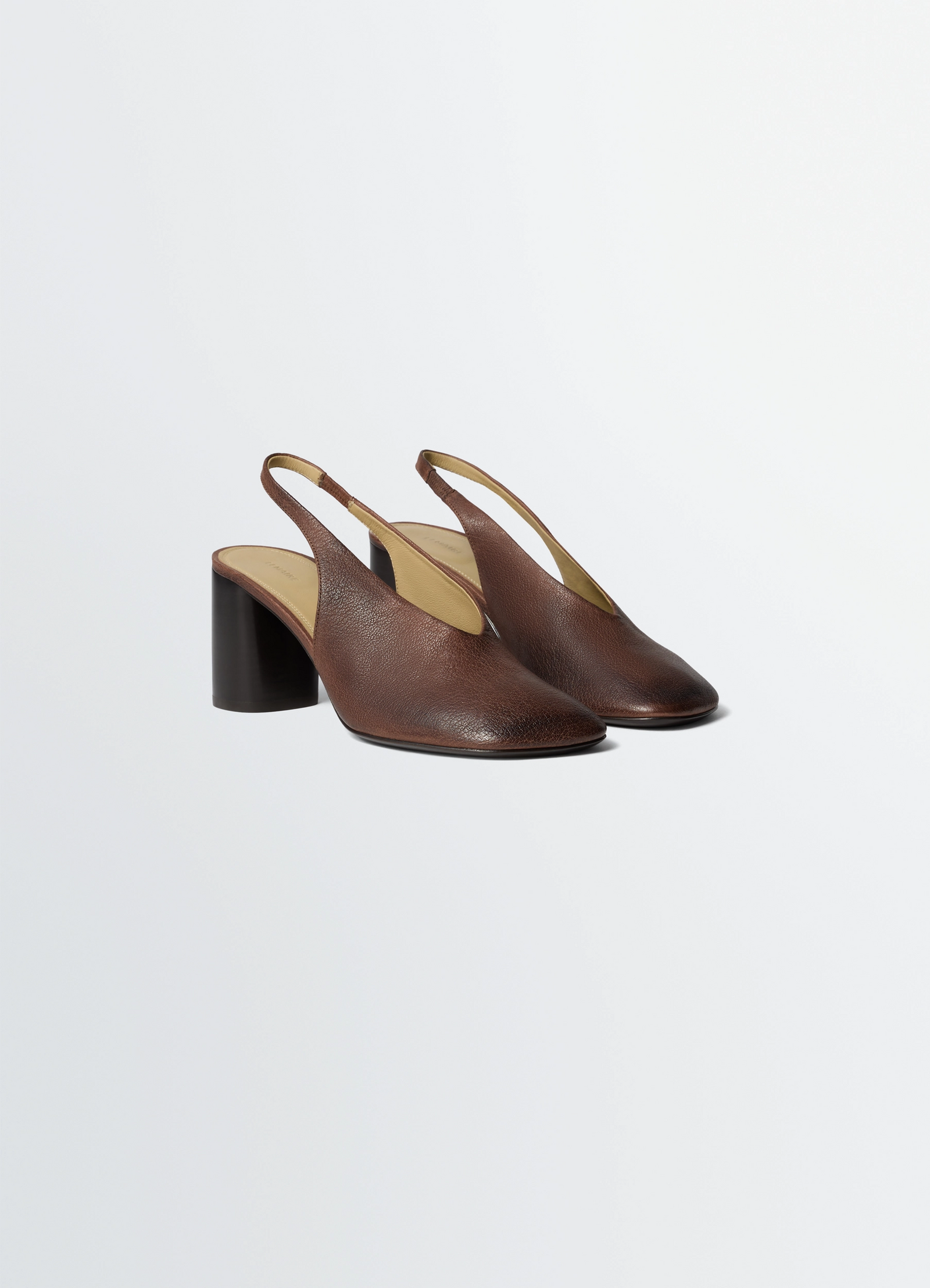 Glove slingback pumps 80 mm heel in washed buffalo leather, product shot, three-quarter view textured surface