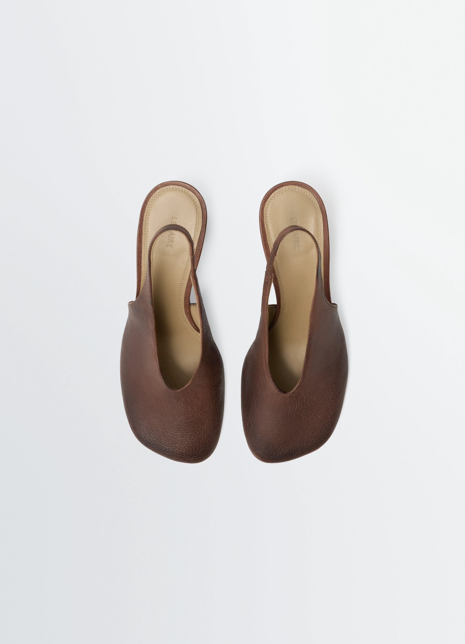 Glove slingback pumps 80 mm heel in washed buffalo leather, product shot, top view rounded toe design