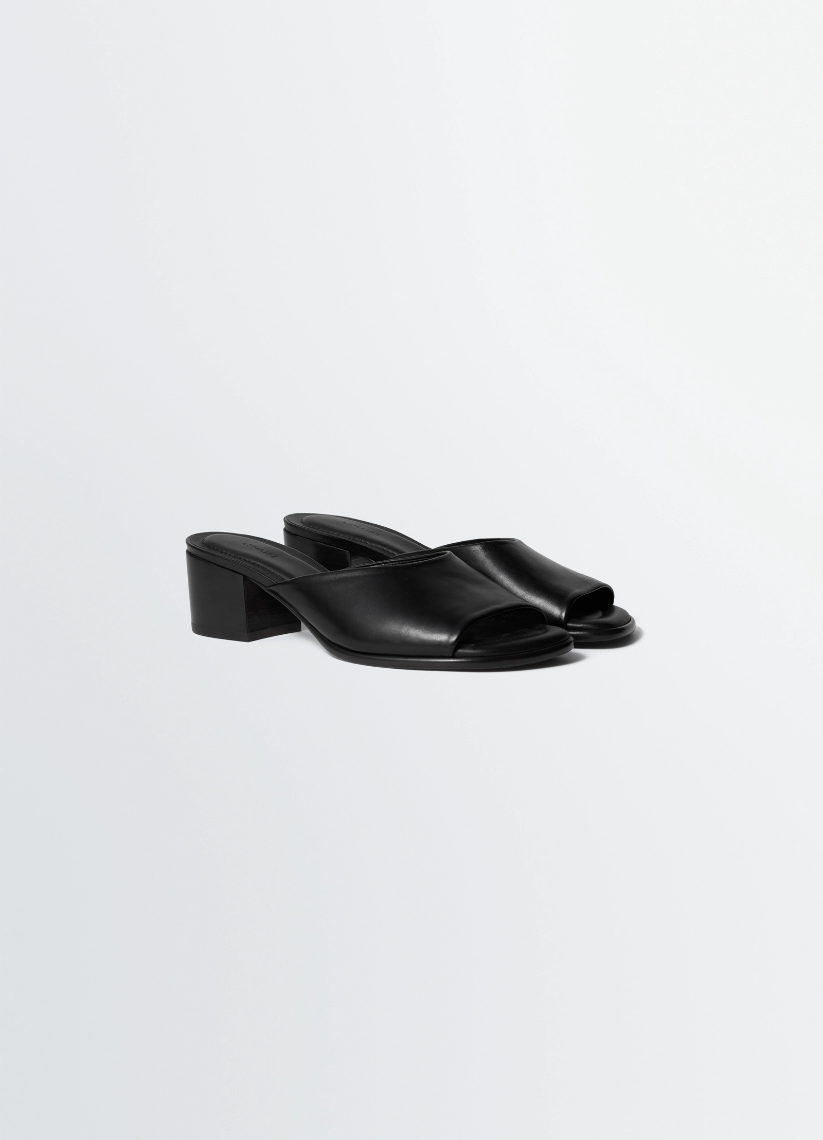 Square-heeled mules 55 mm in leather, product shot, three-quarter view glossy finish