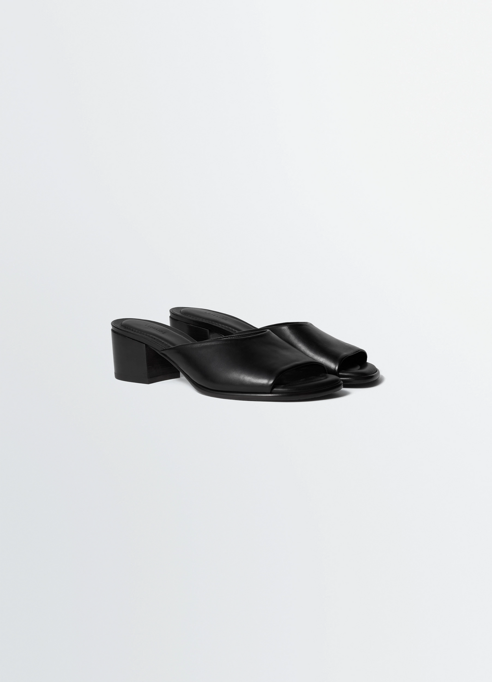Square-Heeled Mules 55 mm in Leather, product shot, three-quarter view glossy finish
