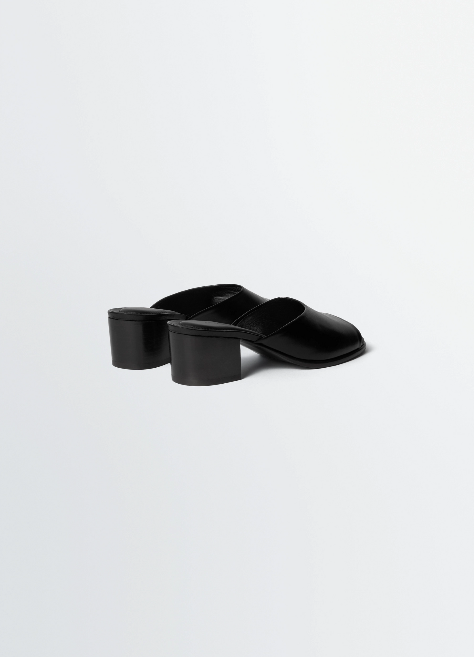 Square-heeled mules 55 mm in leather, product shot, back angle square toe design