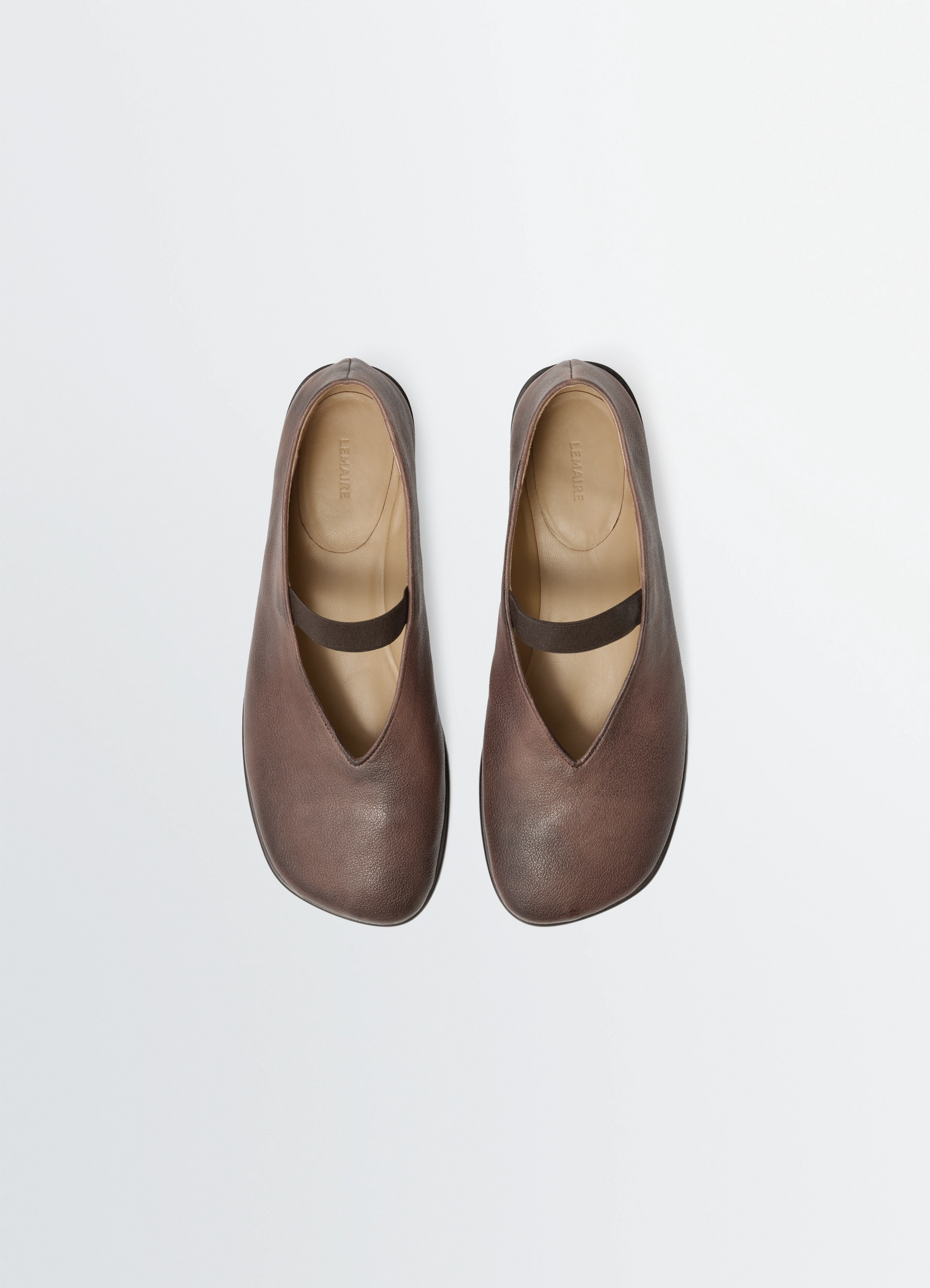 Glove ballerina in leather in washed buffalo leather, product shot, top view elastic strap accent