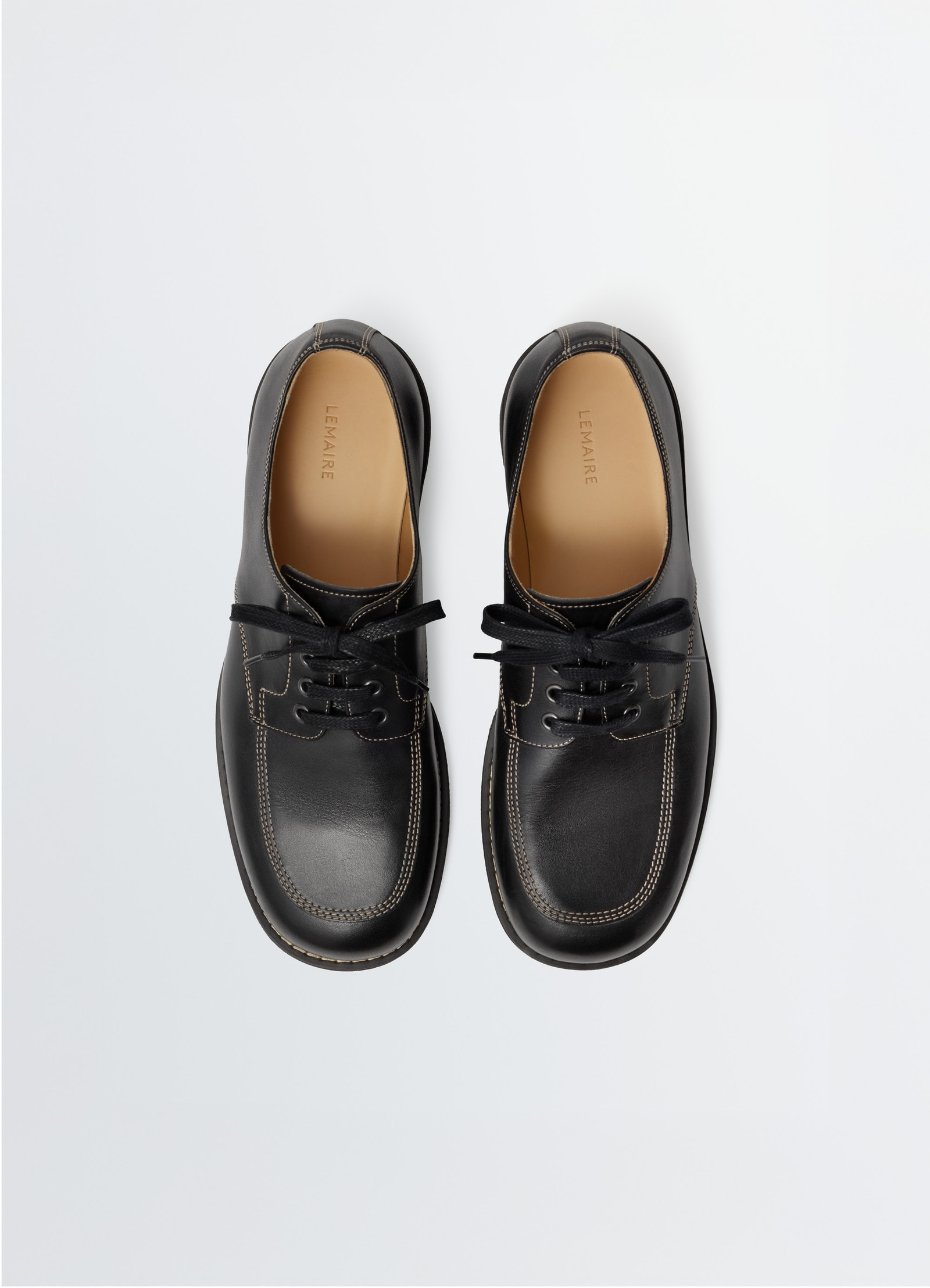 Work derbies in leather in glossy black vegetable-tanned leath, product shot, top view contrast lace stitching