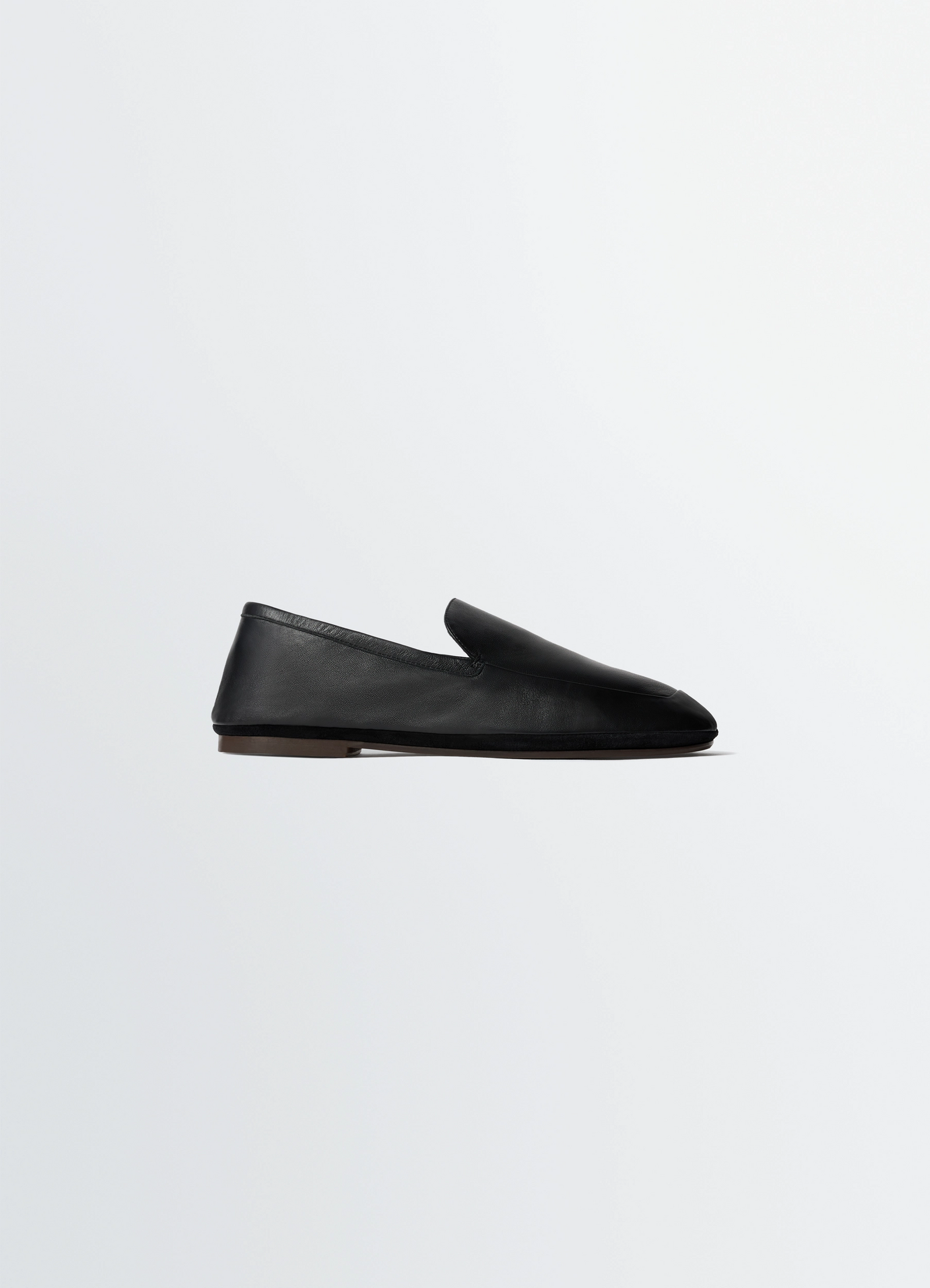 Outdoor slippers in leather in black nappa lambskin, product shot, side view minimalist design
