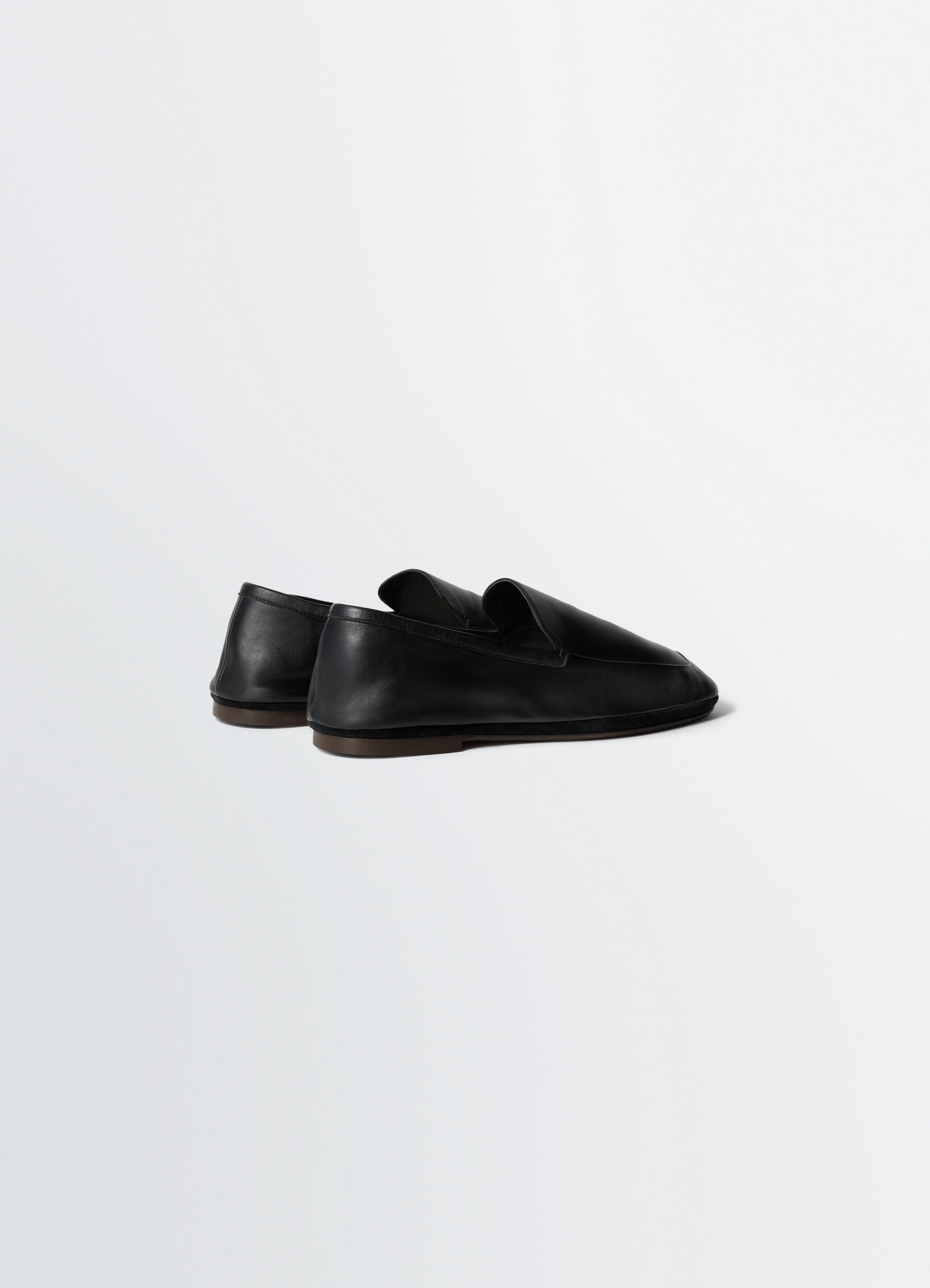 Outdoor slippers in leather in black nappa lambskin, product shot, rear three-quarter view elegant low heel