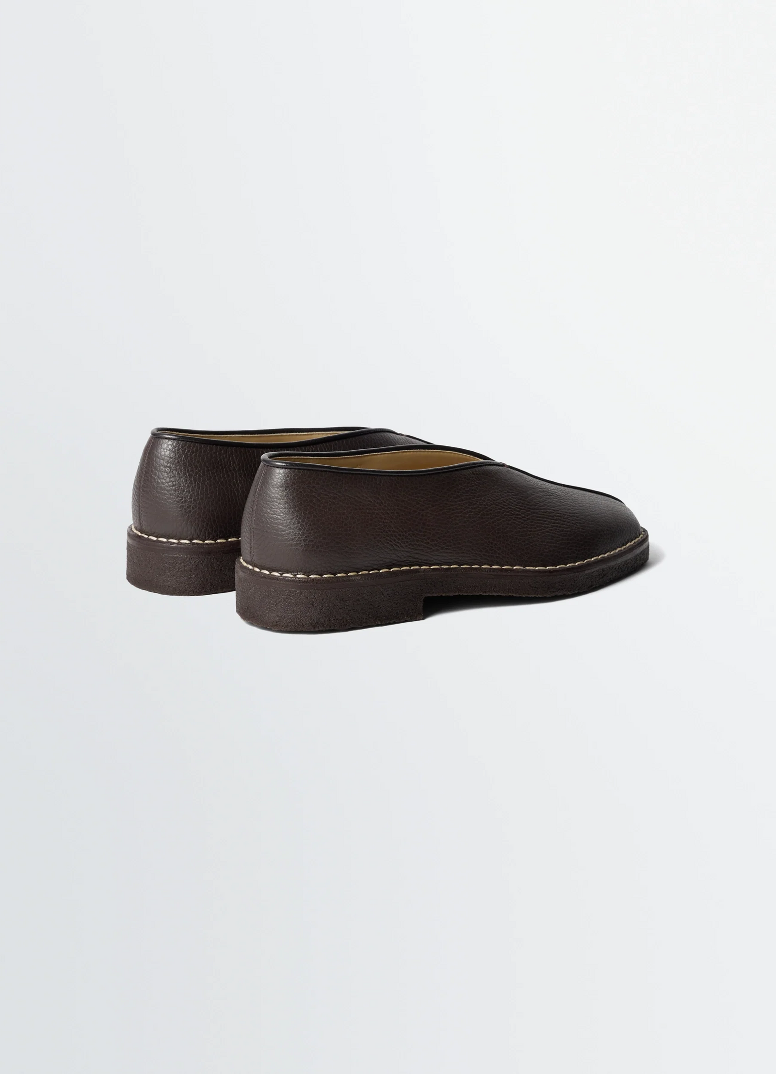 Lemaire piped crepe slippers in leather, product shot, back view stitched sole, low profile