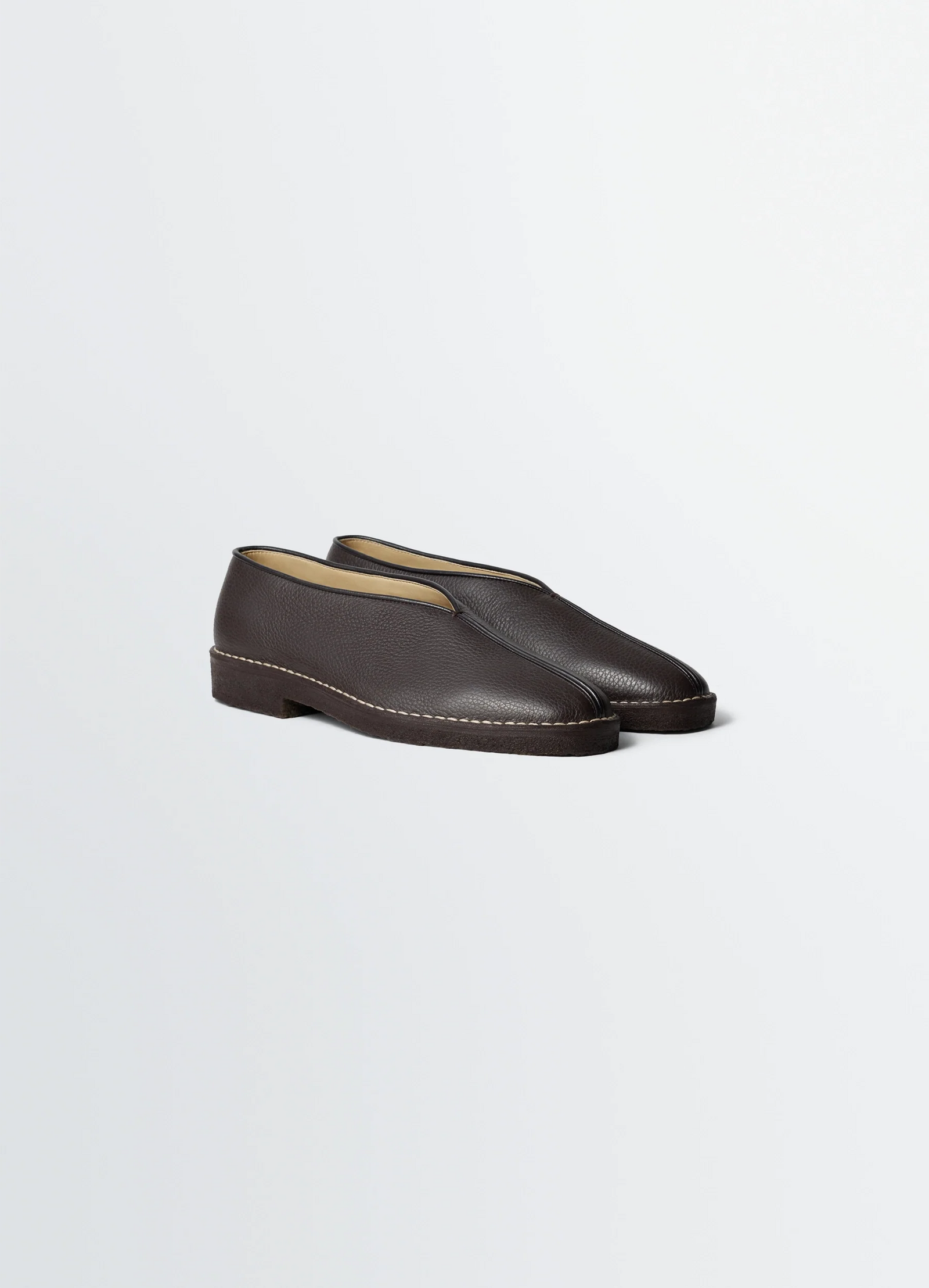 Lemaire piped crepe slippers in leather, product shot, three-quarter view grained texture finish