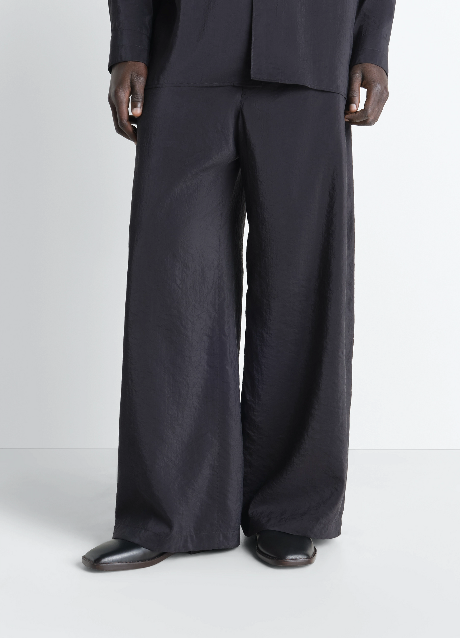 Ballerina shoes in leather in lwg gold nappa lamb leather, model shot, bottom close-up view square toe design