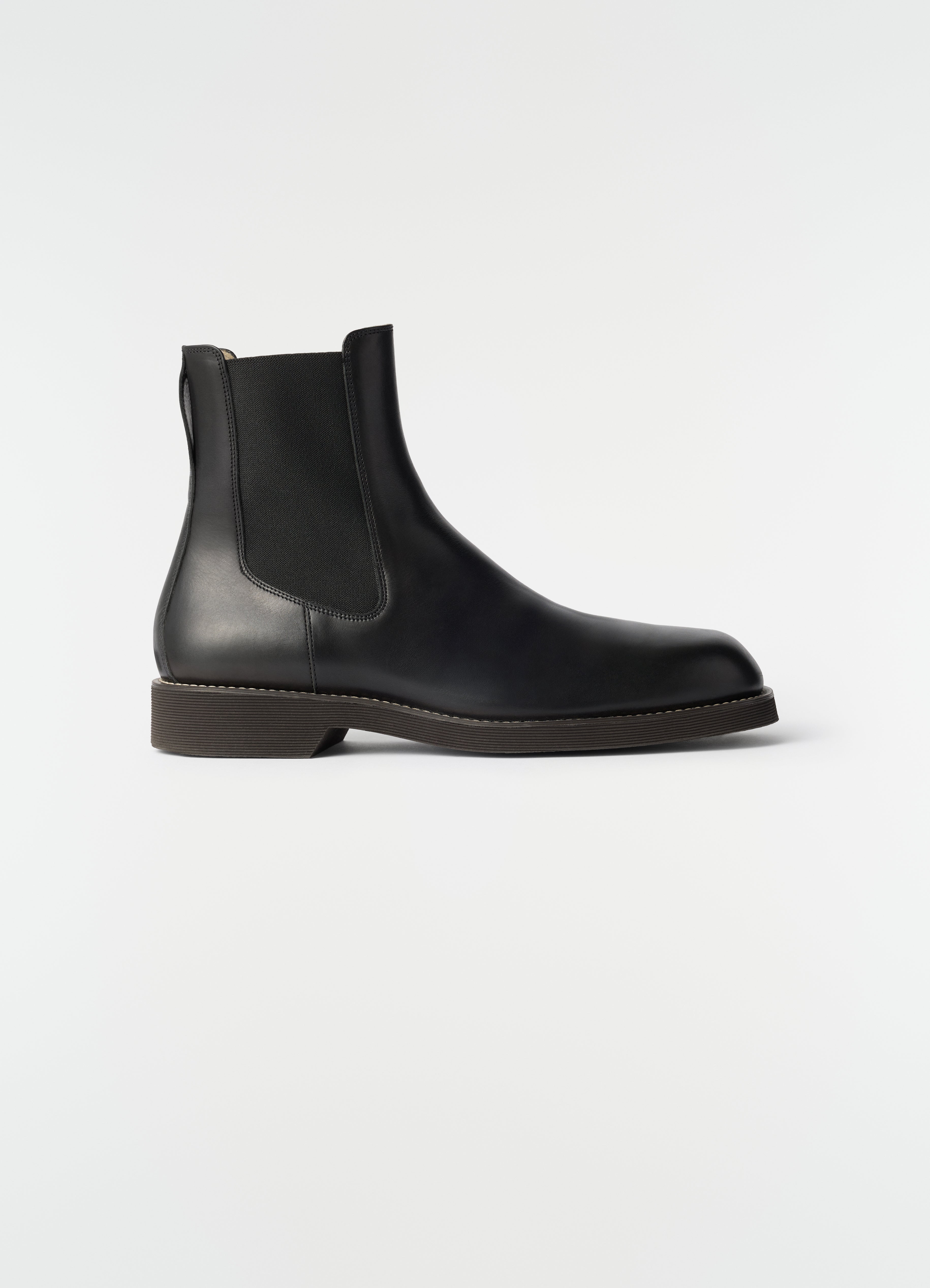 CHELSEA ANKLE BOOTS IN SHINY VEGETABLE-TANNED LEATHER