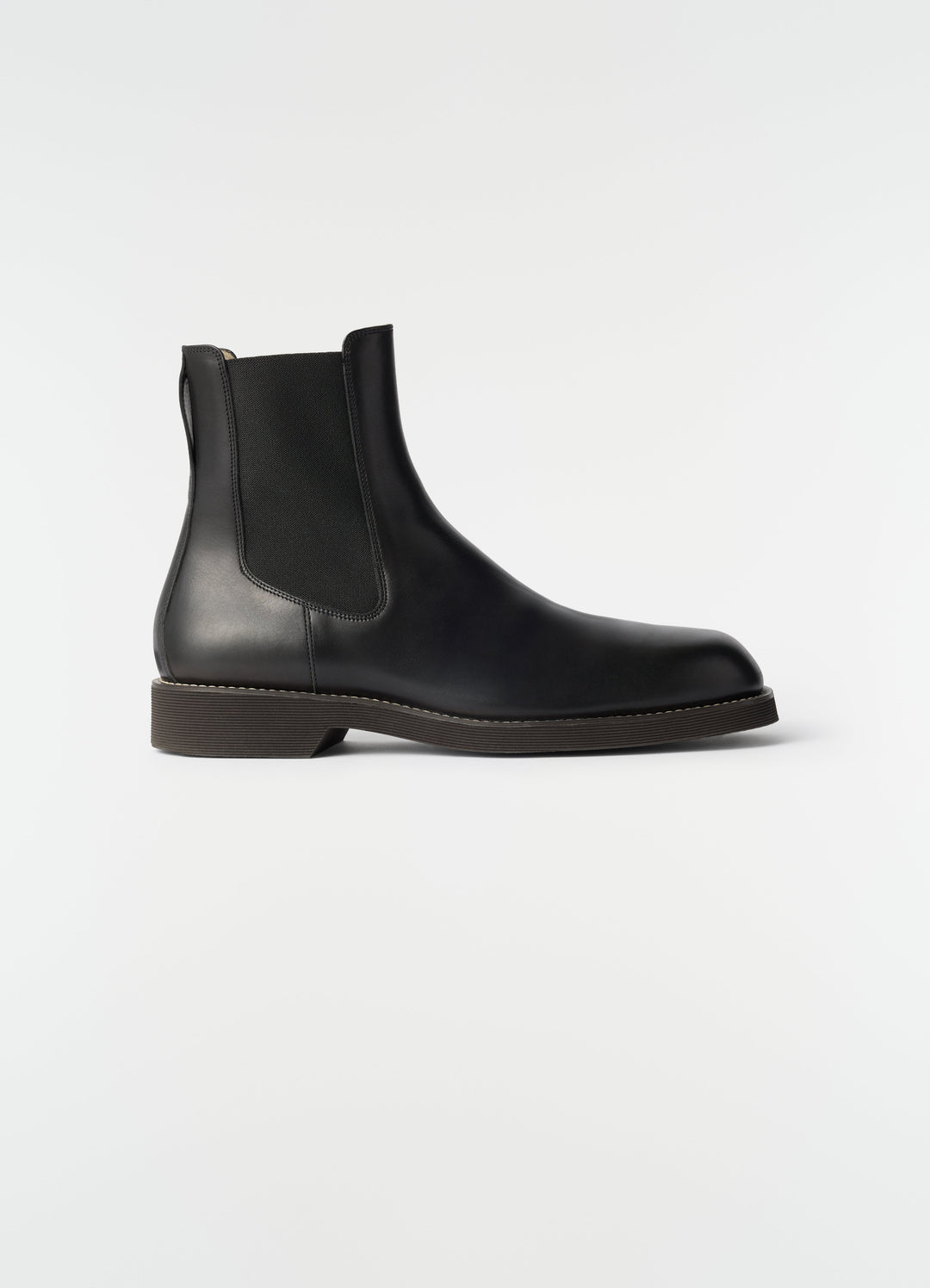Chelsea ankle boots black shiny vegetable-tanned leather LEMAIRE side view on plain white background