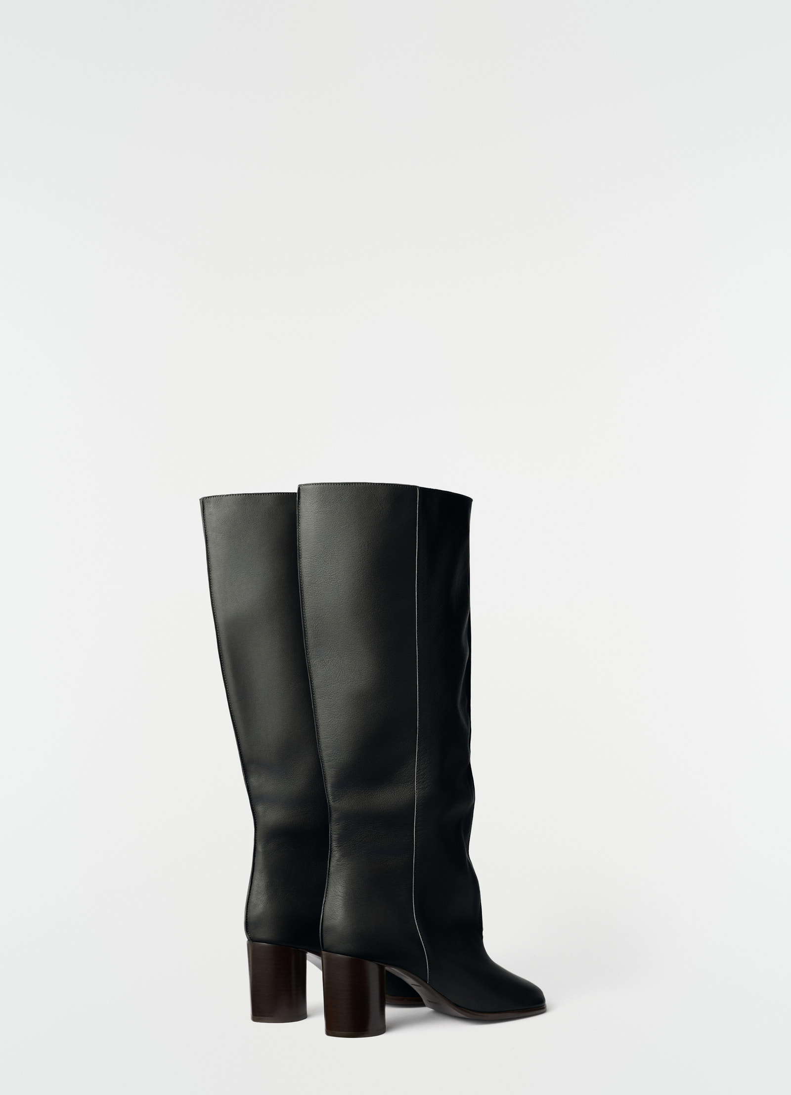 Crease sleeve boots in soft glossy leather