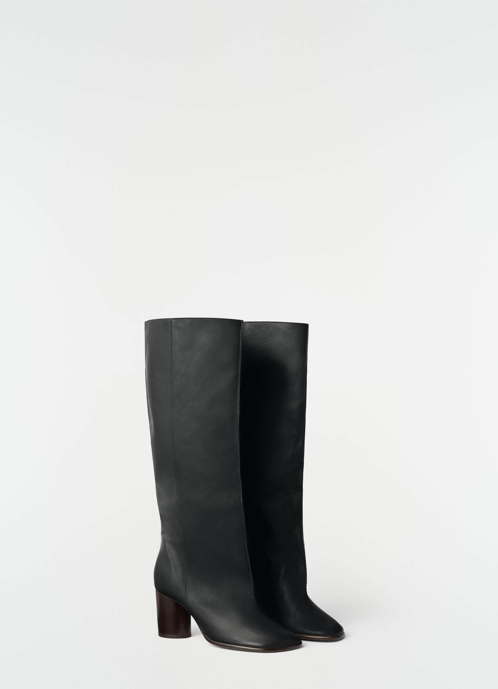 Crease sleeve boots in soft glossy leather