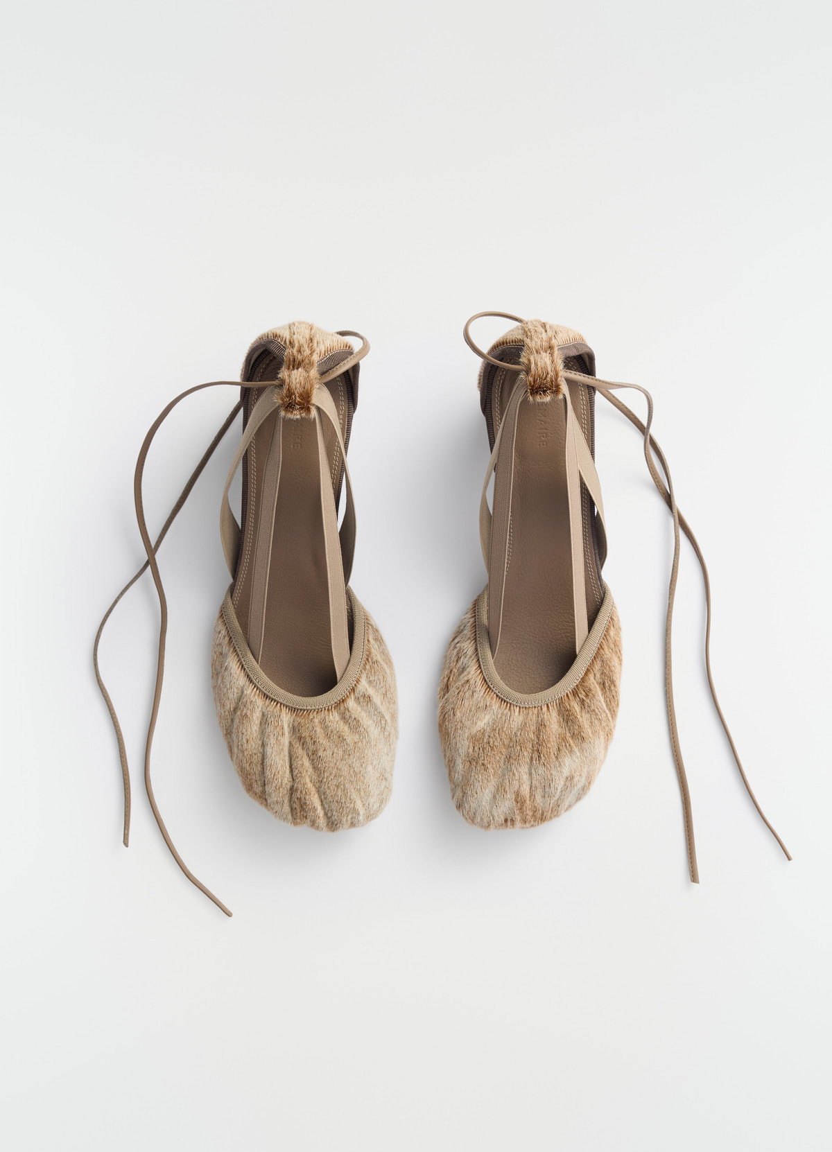 55 mm heeled ballerinas in natural pony-style leather with ankle ties by lemaire on plain white background