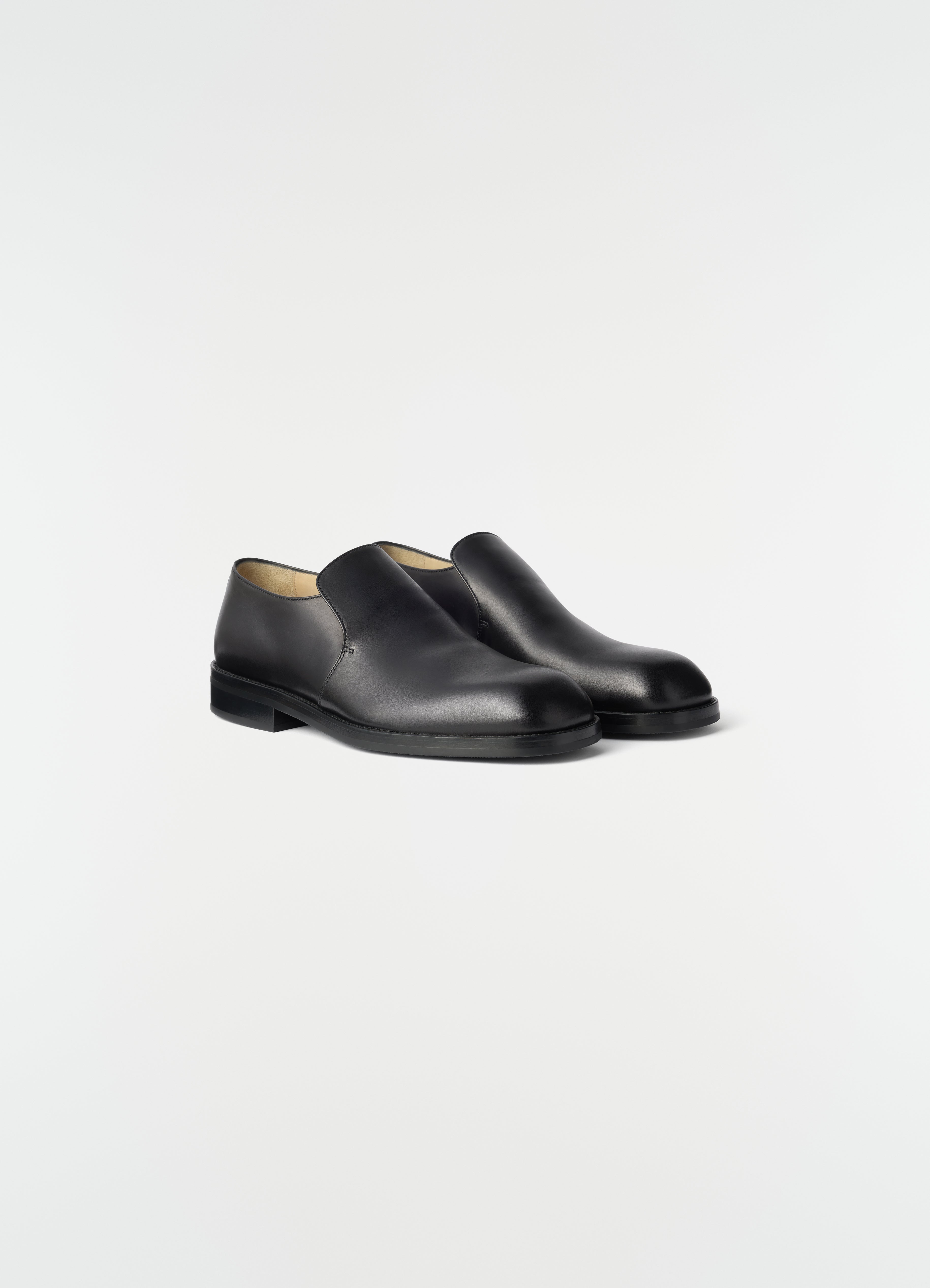 FORMAL LOAFERS IN SHINY LEATHER - Black - Shiny vegetable-tanned