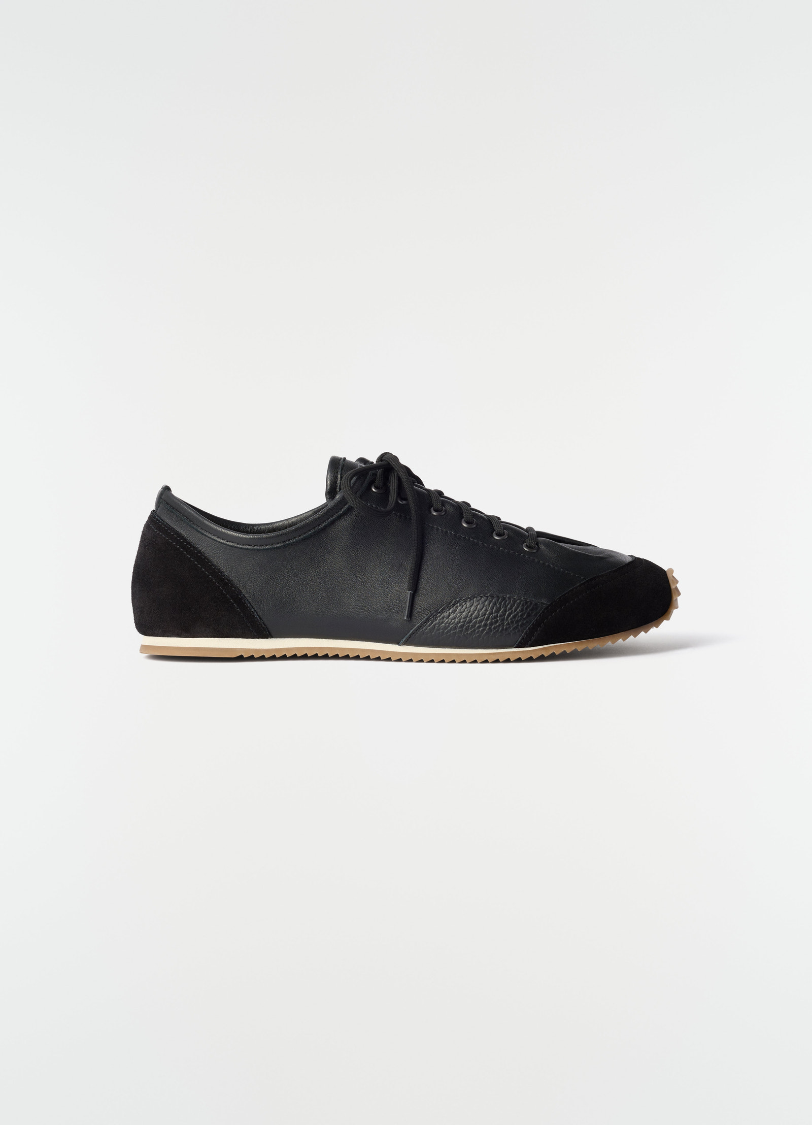 Gummy grips sneakers in mixed leathers
