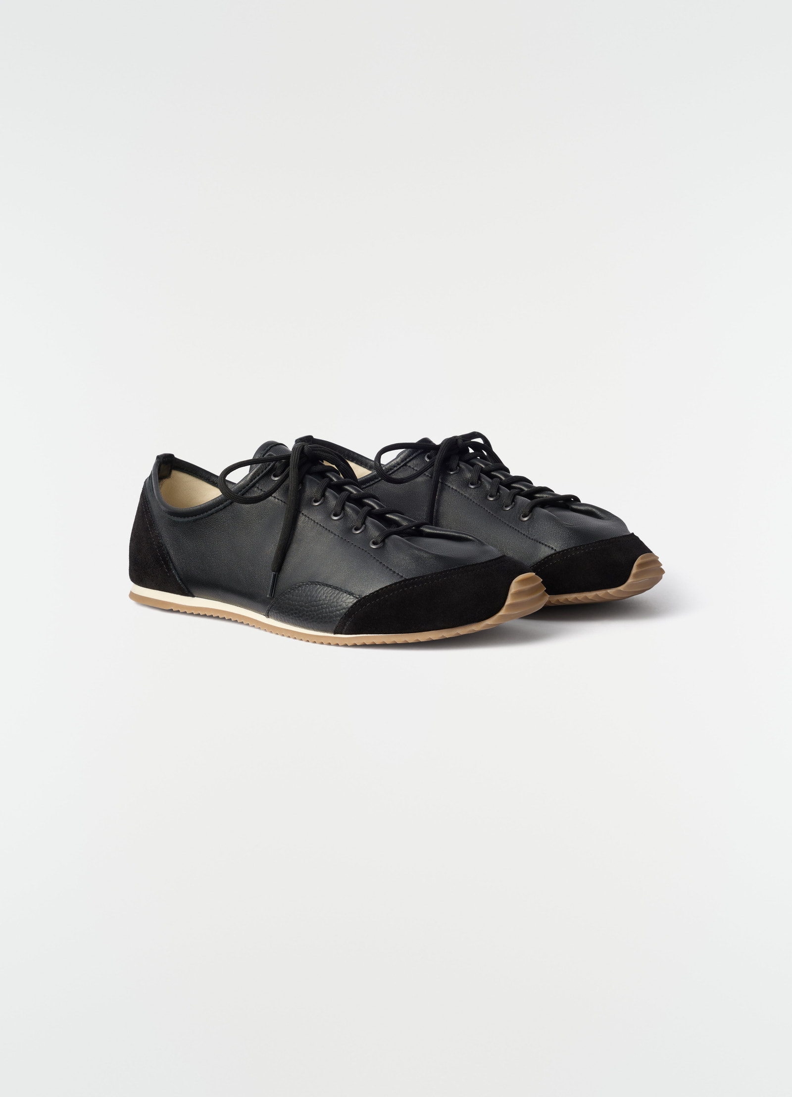 Gummy grips sneakers in mixed leathers