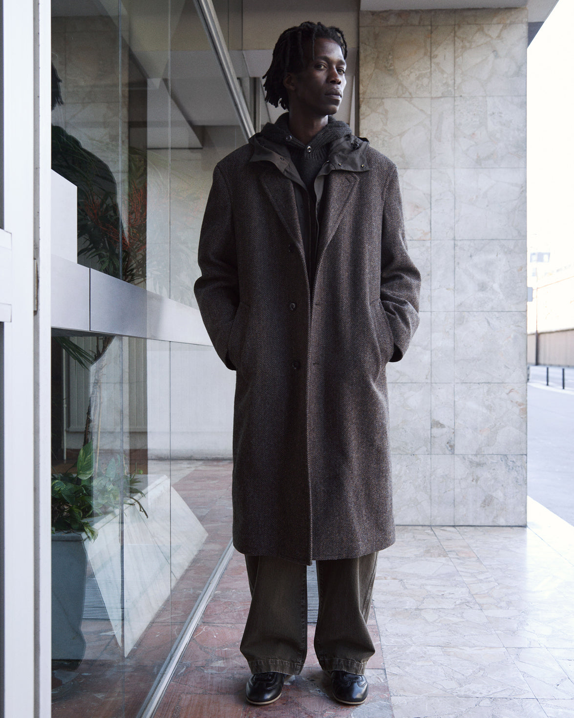 Brown coat in Brown wool, model shot, Front view Long and fitted