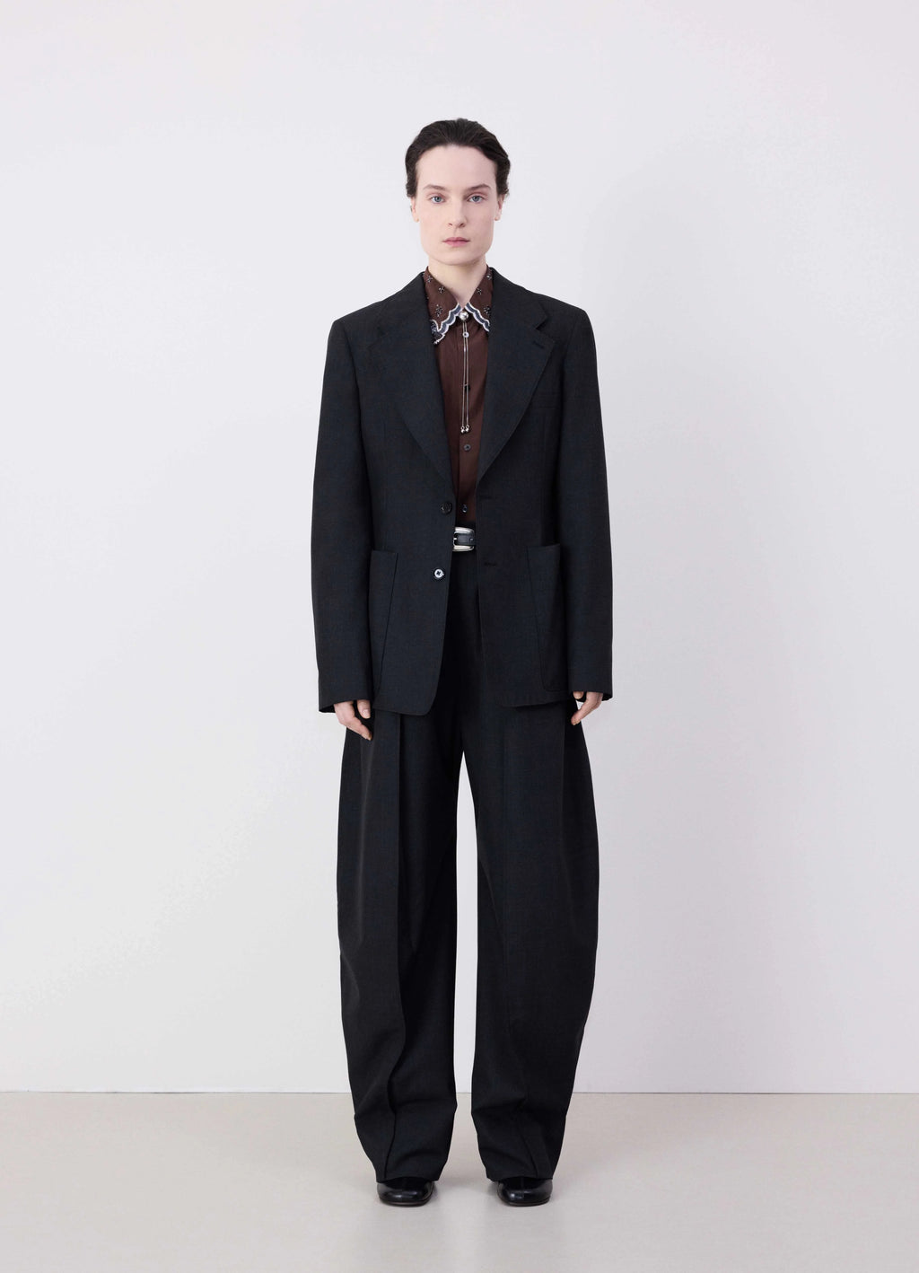Lemaire Single Breasted Fitted Tail in Tropical Poly-Wool Mélange Twill, model shot, full frontal view fitted waist, long sle