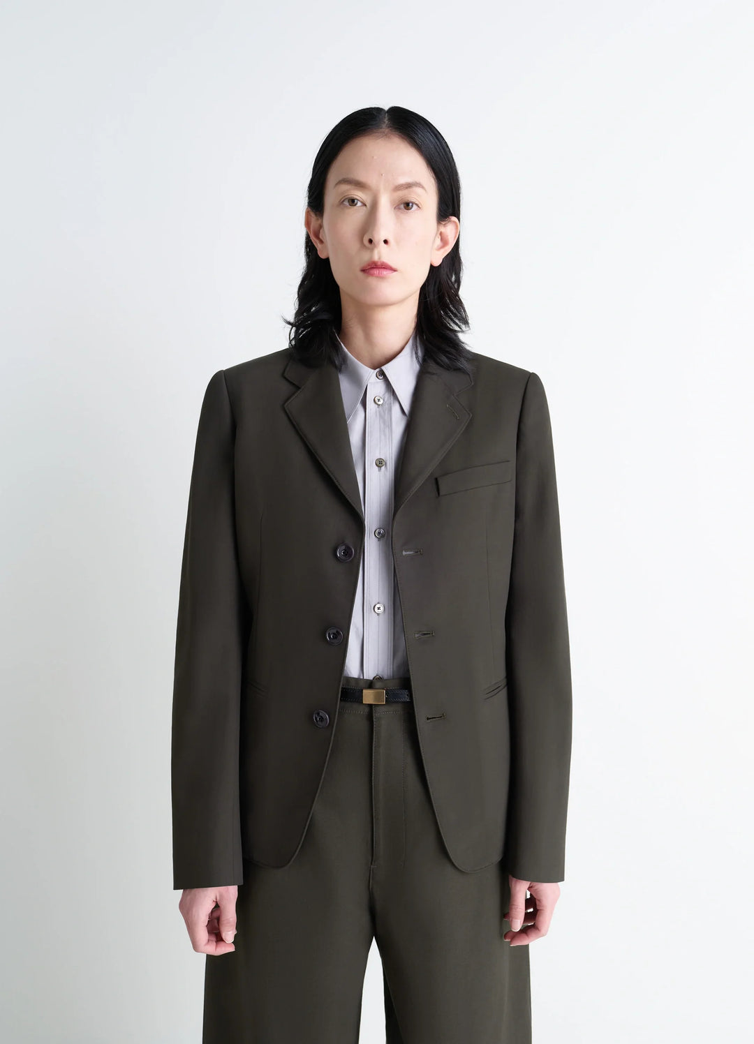 Single-Breasted Fitted Tailored Jac in Wool and Viscose Blend Gabardine, model shot, Front view Fitted cut, tailored