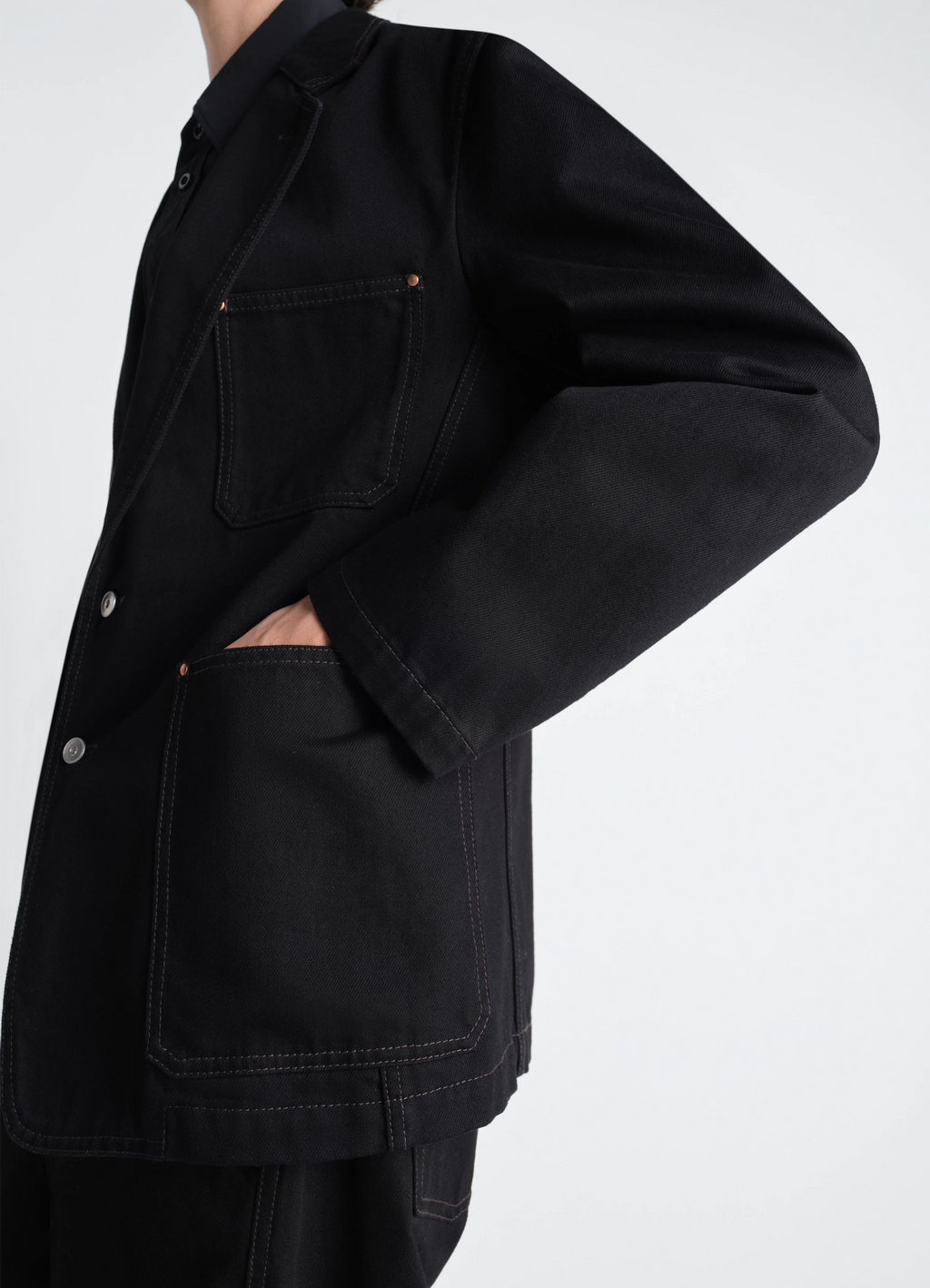 デニム素材のシングルブレストテーラードジャケット