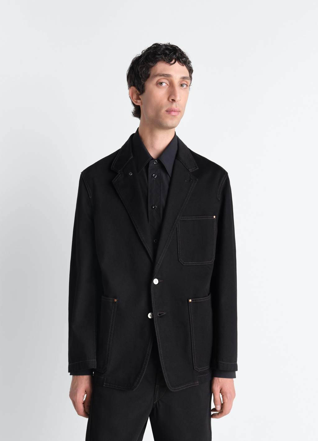 デニム素材のシングルブレストテーラードジャケット