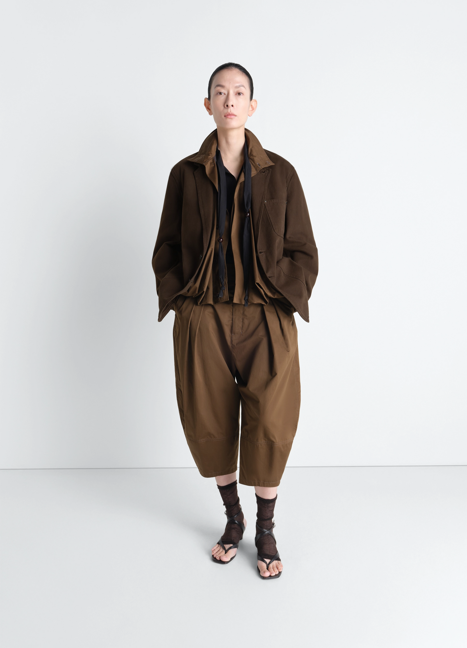 Single breasted tailored jacket in dyed heavy broken twill, model shot, full body front view relaxed fit, layered look