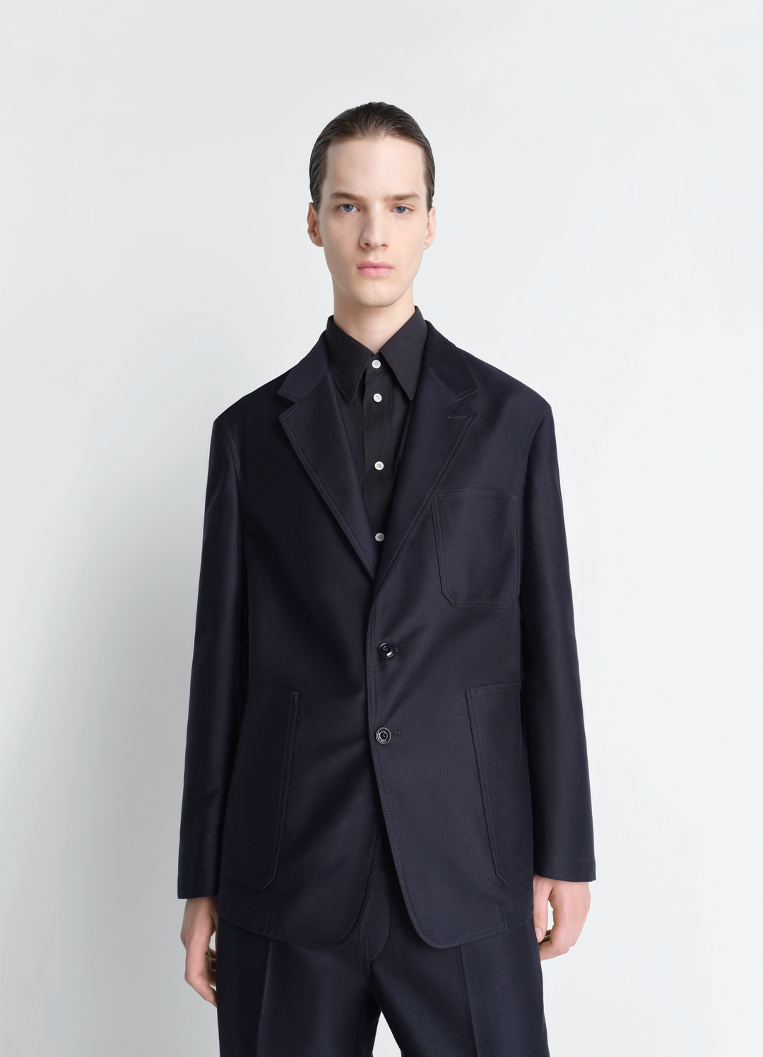 Single Breasted Workwear Jacket in Cotton Satin, model shot, Front view Fitted cut