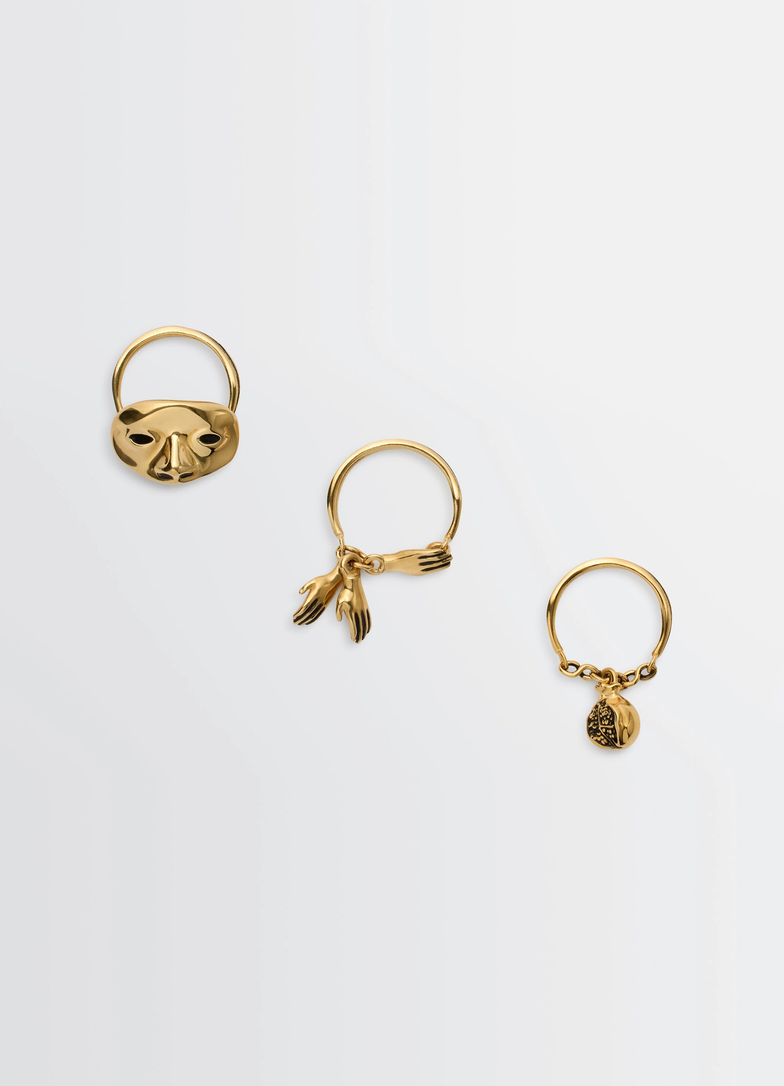 Estampe trio rings in aged-effect gilded brass, product shot, top view delicate figurative forms
