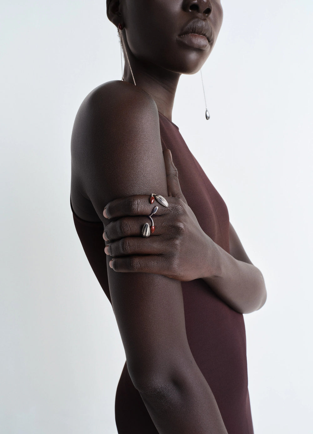 Girasol Double Ring in Silver-plated brass with resin, model shot, side view elegant and minimal