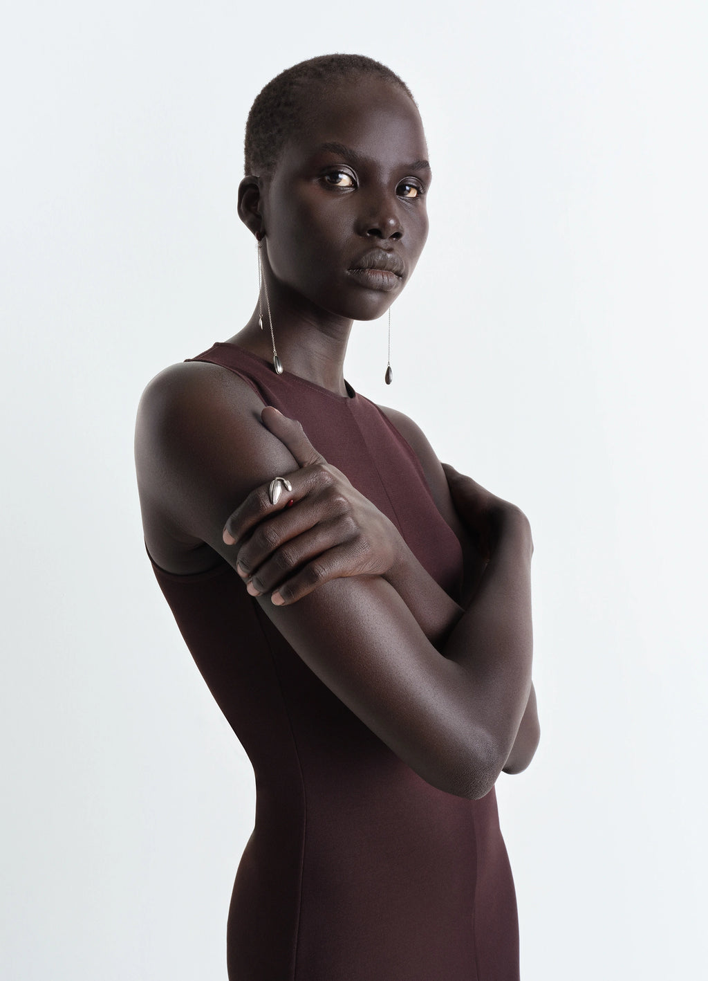 GIRASOL RING in silver-plated brass, model shot, three-quarter view minimalist design