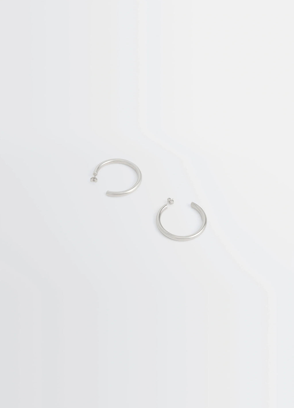 Lemaire Classic Hoops M in Recycled Rhodium-Plated Silver, product shot, top view open-ended design