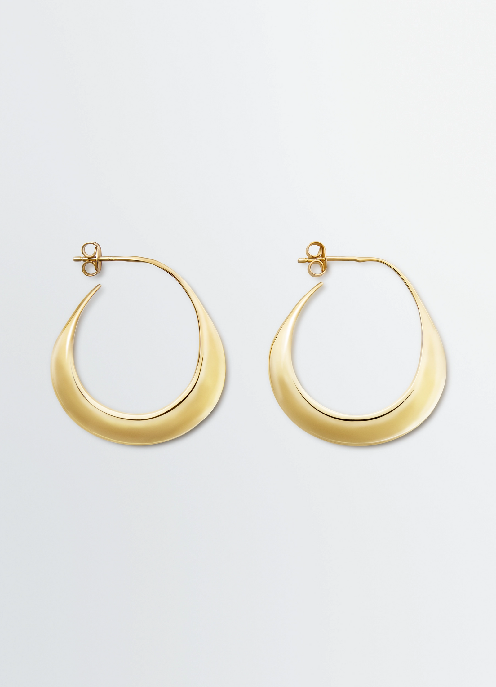 Drop hoop earrings in vermeil, product shot, front view drop-shaped design