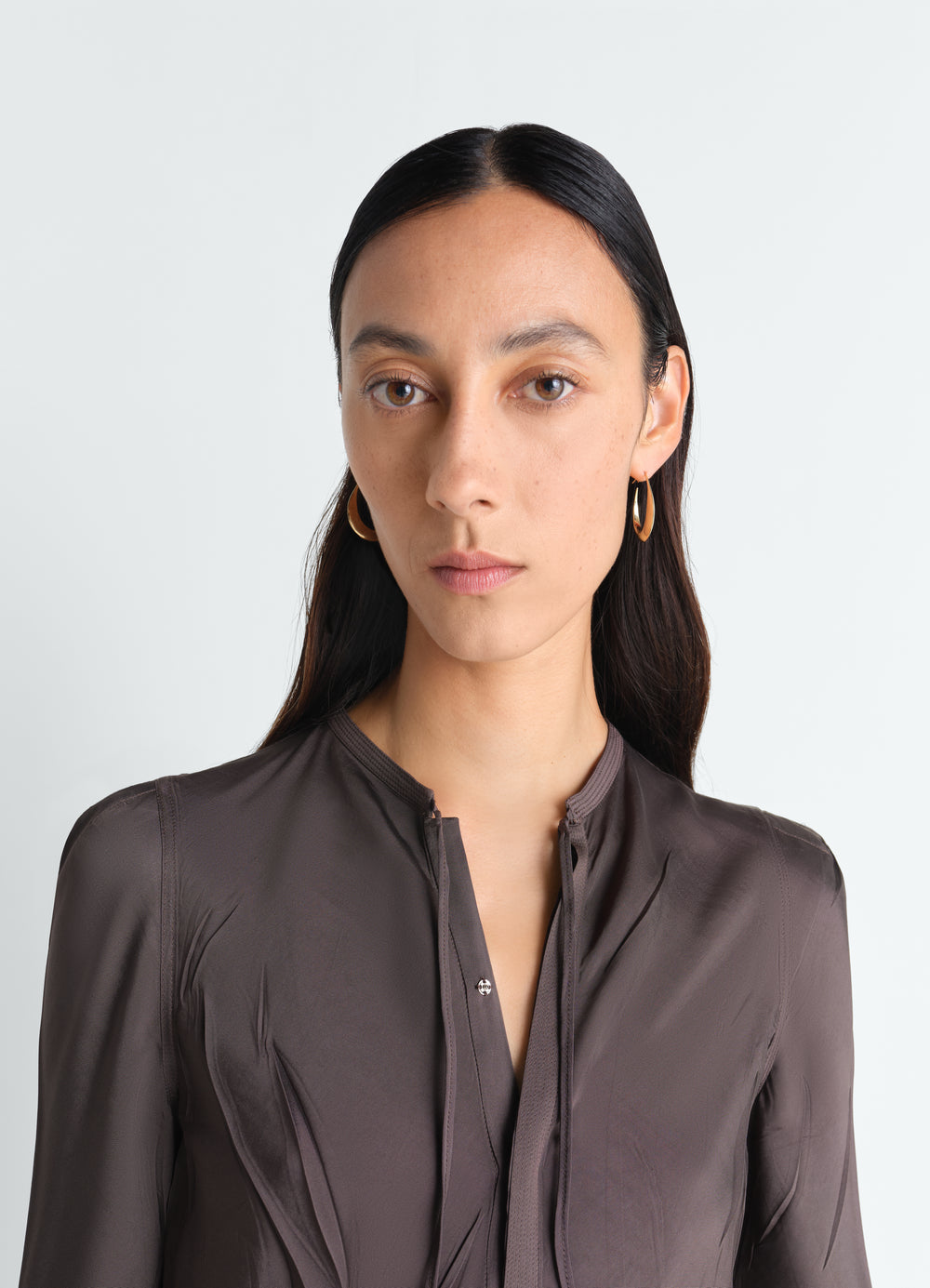 Drop hoop earrings in vermeil worn by model LEMAIRE close-up front view