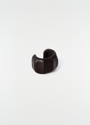 Carlos カフ、ダークブラウン、白背景の商品画像、クローズアップ