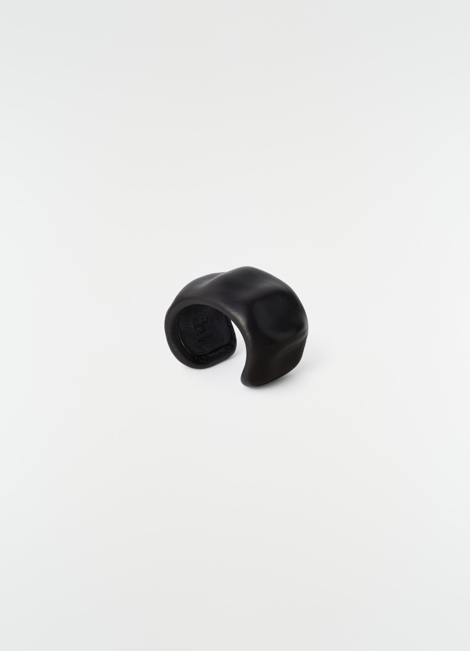 Carlos cuff in leather