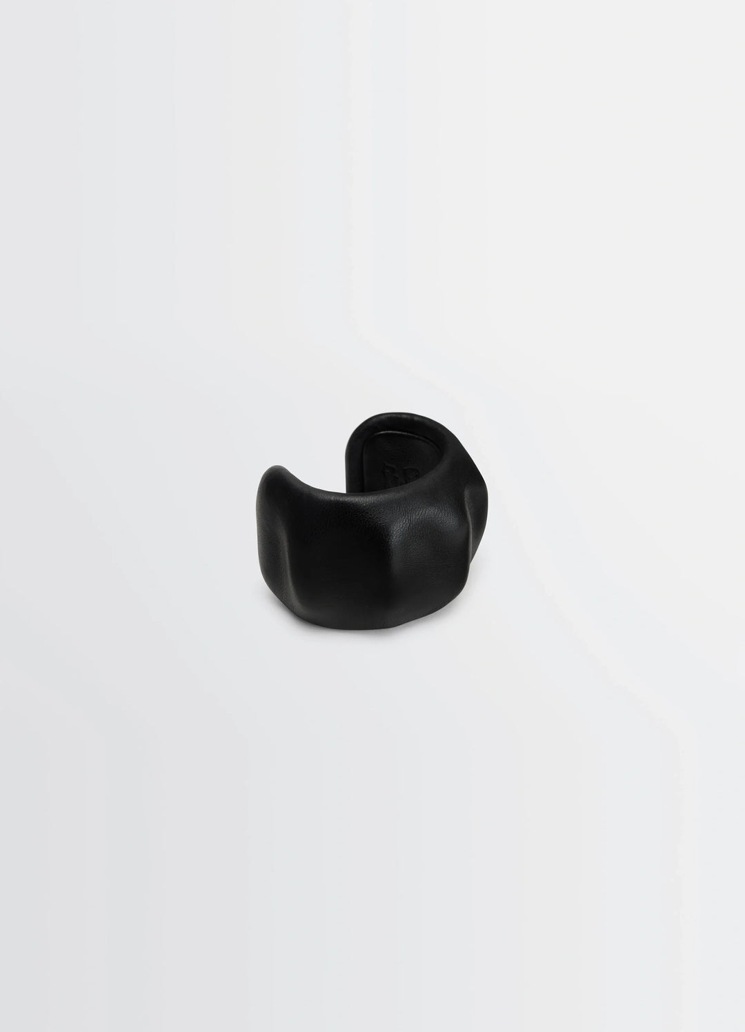 Carlos Cuff by Lemaire in Black Goats Leather, product shot, Three-quarter view Organic form