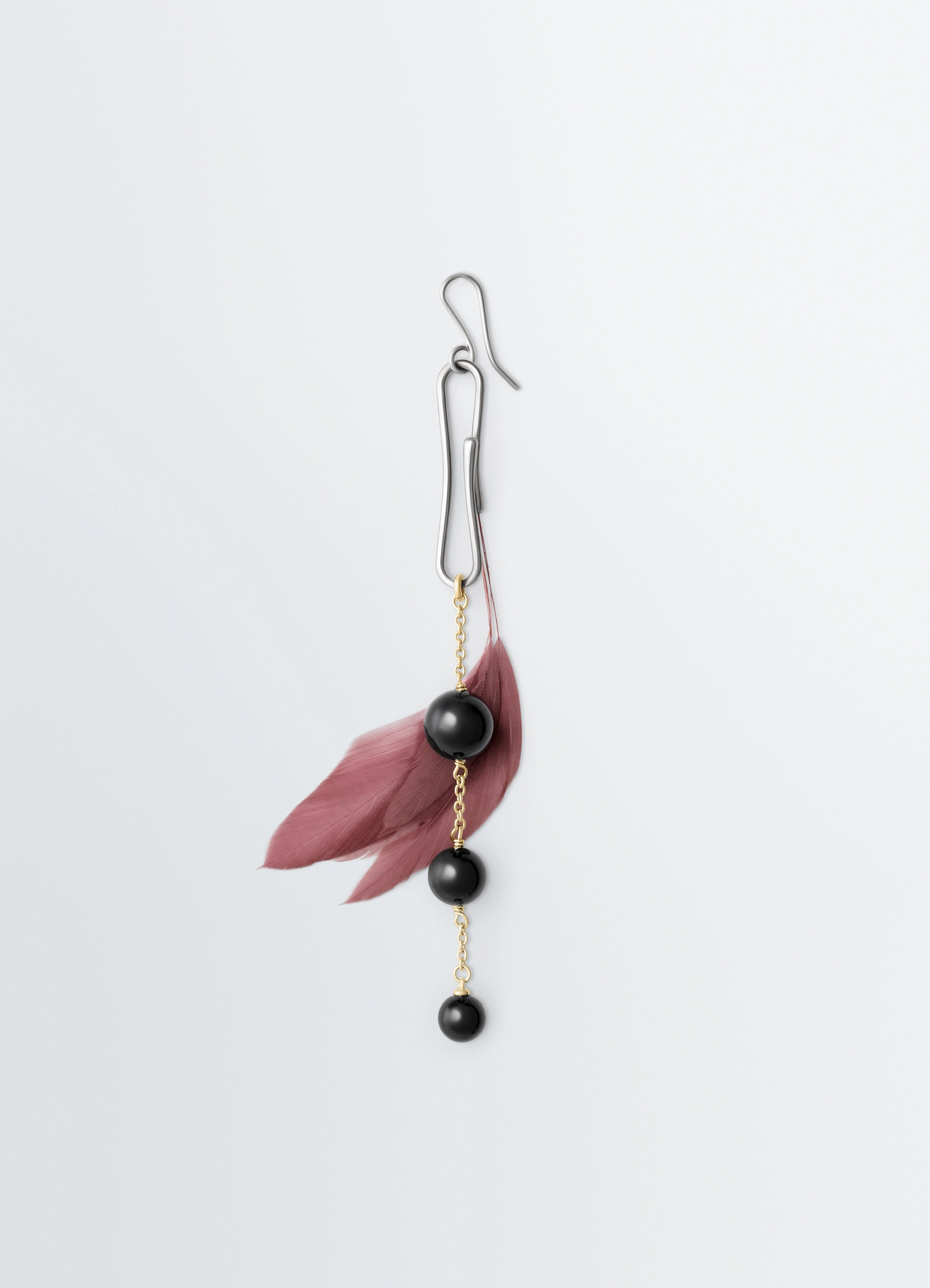 Dot earring with onyx and rooster f in onyx and rooster feather, product shot, front view delicate spheres