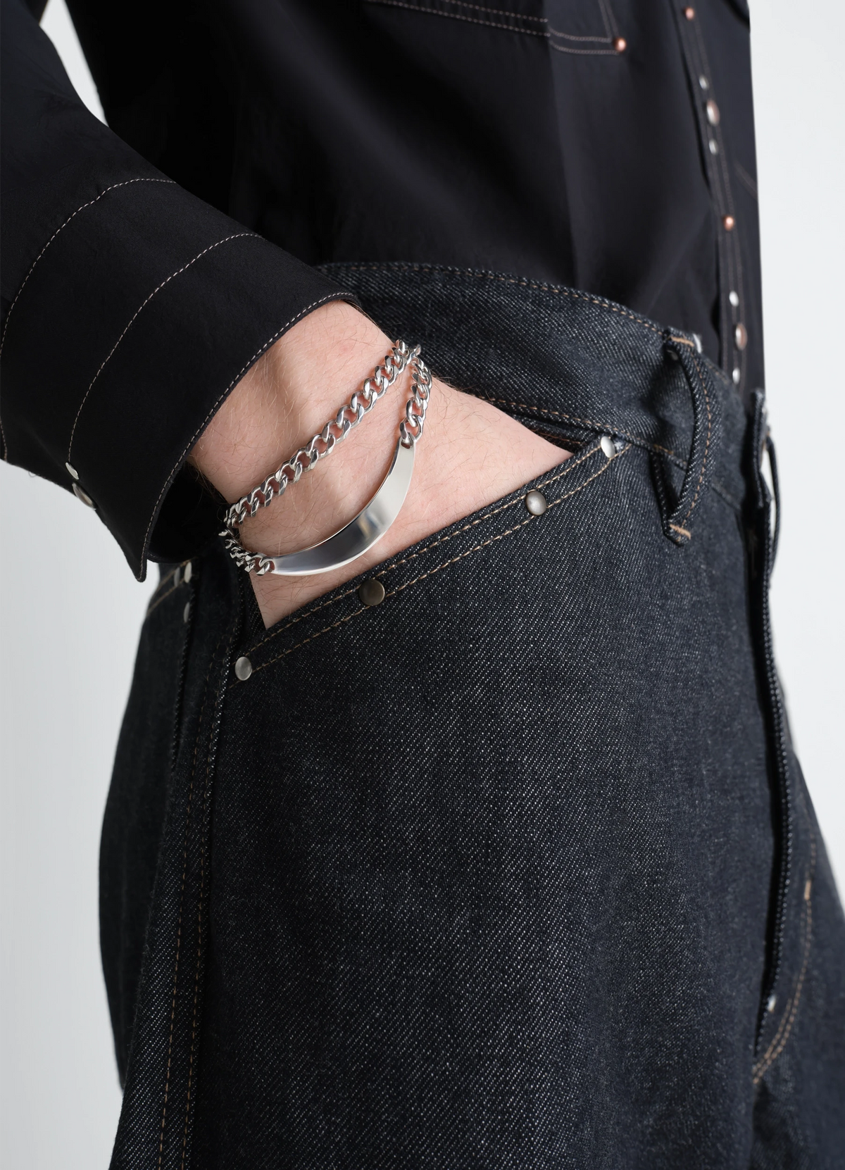 ID BRACELET M in Silver, product shot, Front view Subtle engraving